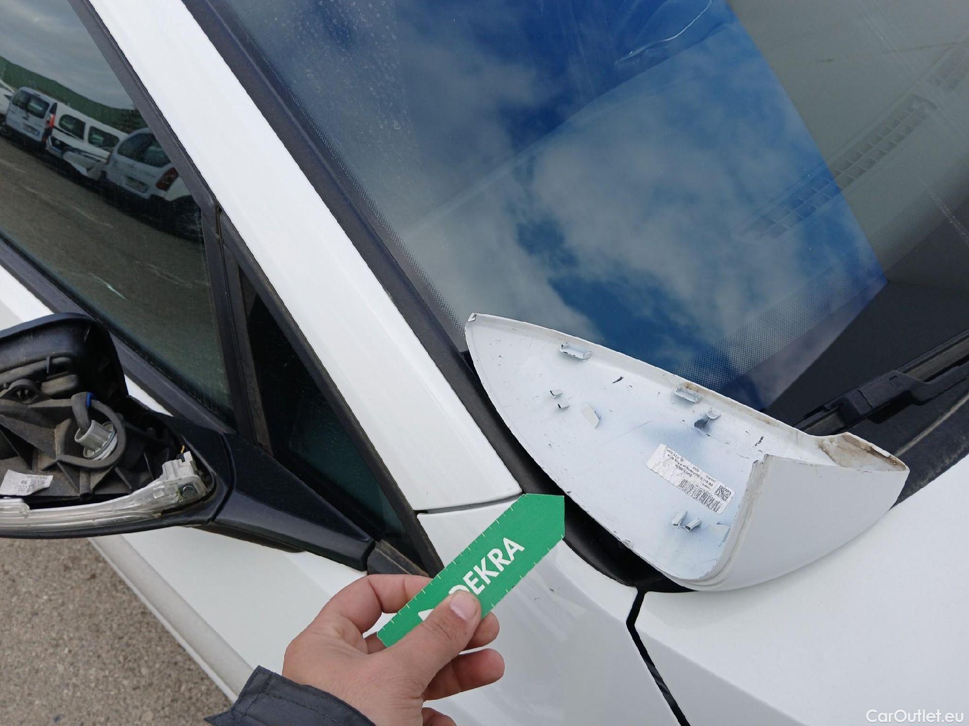  Volkswagen  Golf  VOLKSWAGEN / 2016 / 5P / berlina con portón Ready2Go 1.0 TSI 85kW (115CV) #32