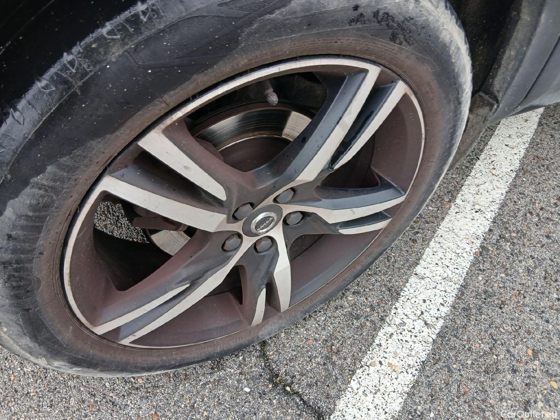  Volvo  XC 40 VOLVO XC40 / 2017 / 5P / todoterreno 1.5 T4 Twin Recharge R-Design Auto #9