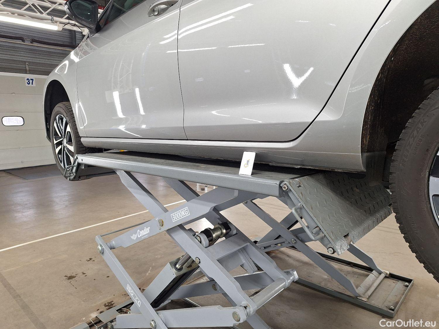  Volkswagen  Golf  VW, VII FL'16, Volkswagen VII 1.6 TDi Last Edition 5d #8