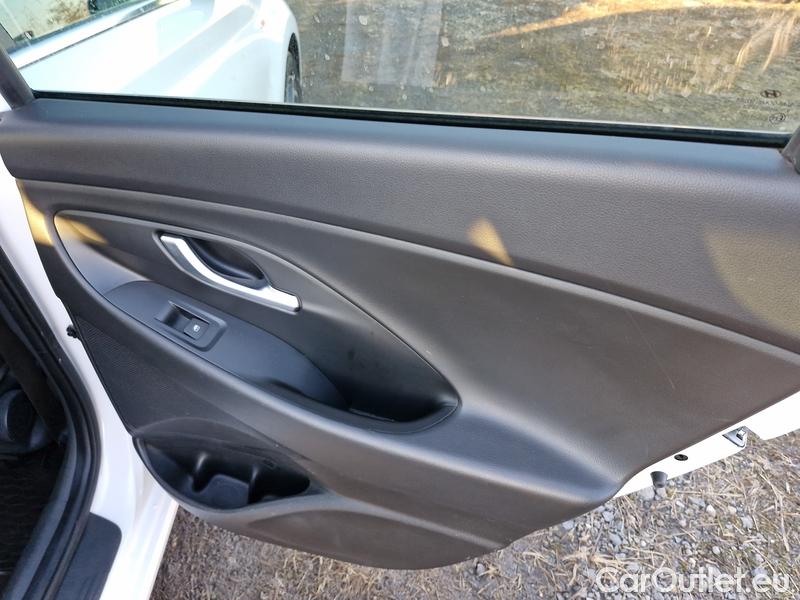  Hyundai  i30   cw (PD)(2017->)  1.5T-GDI 118 Family Smart #21