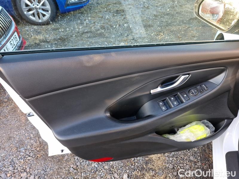  Hyundai  i30   cw (PD)(2017->)  1.5T-GDI 118 Family Smart #13