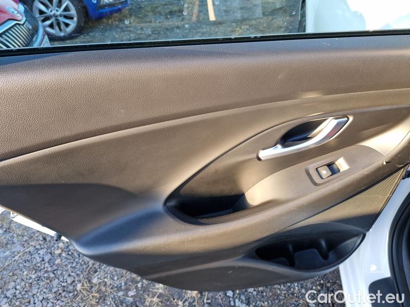  Hyundai  i30   cw (PD)(2017->)  1.5T-GDI 118 Family Smart #5