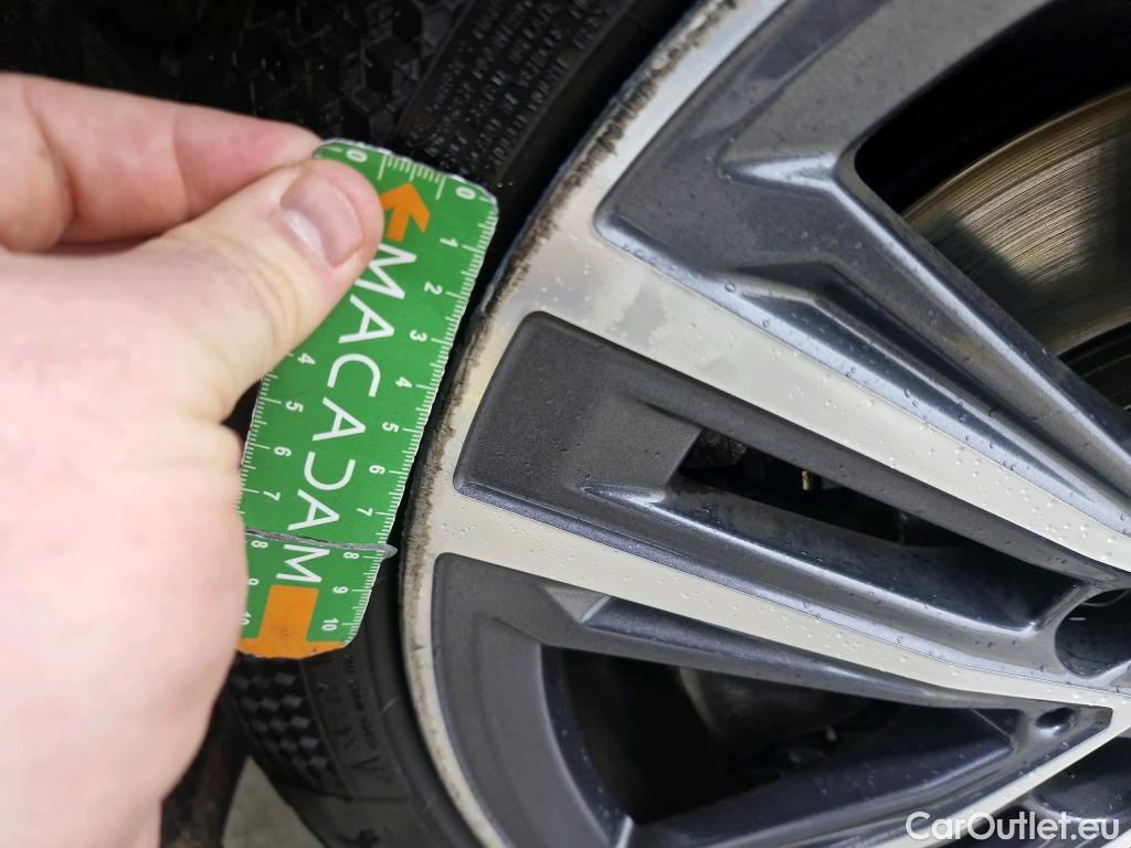  Bmw  Serie 1 Série 1 Berline 118 d Lounge 2.0 150CV BVA8 E6dT #9