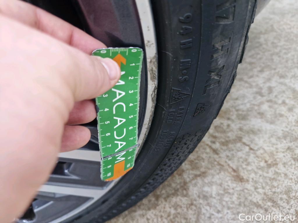  Bmw  Serie 1 Série 1 Berline 118 d Lounge 2.0 150CV BVA8 E6dT #25