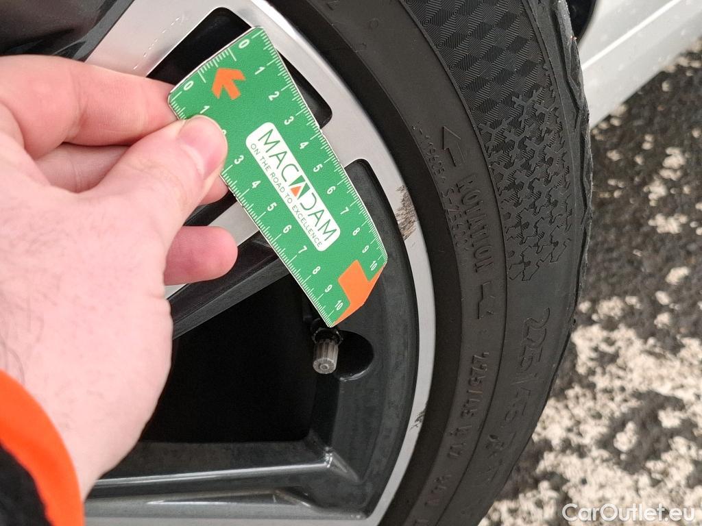  Bmw  Serie 1 BMW Série 1 / 2019 / 5P / Berline 116i DKG7 Business Design #26