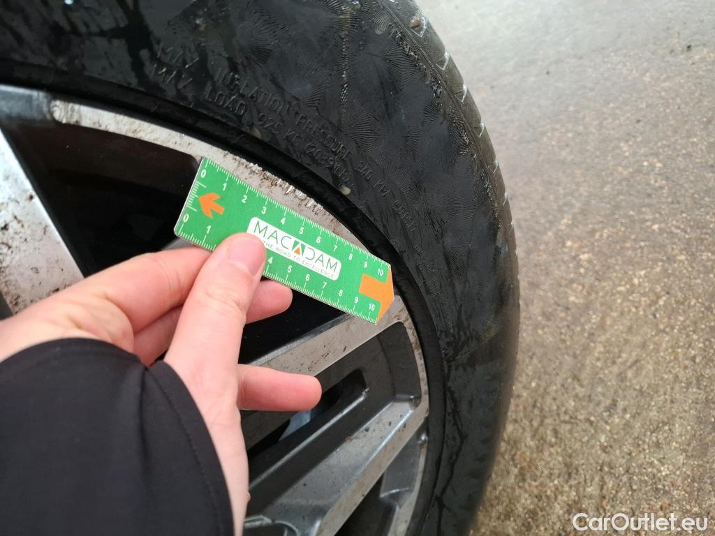  Hyundai  Santa Fe HYUNDAI  / 2020 / 5P / SUV 1.6 T-GDI 265 PHEV HTRAC BUSINESS AUTO #9