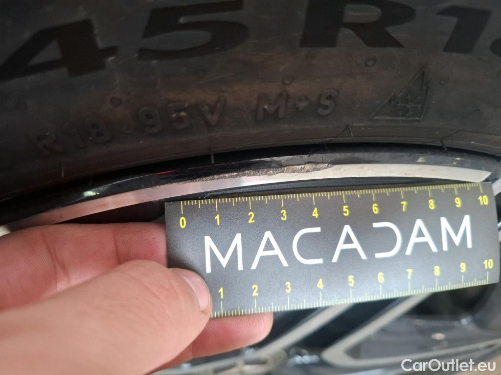  Mercedes  A-Klasse MERCEDES-BENZ Classe A Berline / 2018 / 4P / Berline A 200 d AMG Line 8G-DCT #24