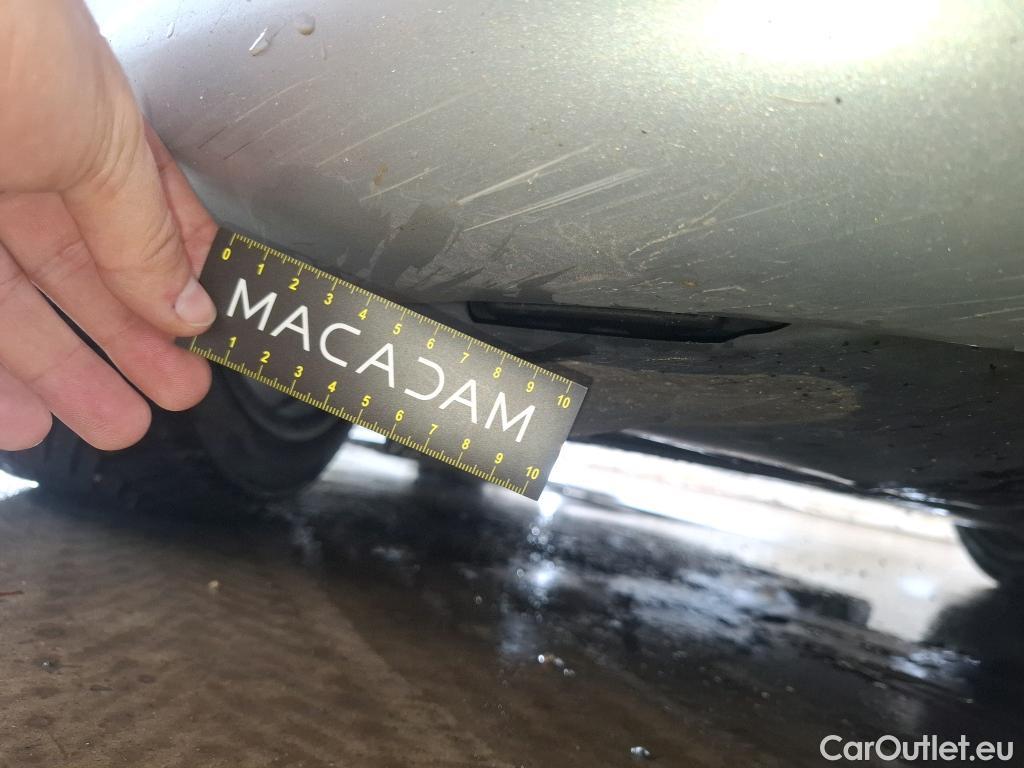  Mercedes  A-Klasse MERCEDES-BENZ Classe A Berline / 2018 / 4P / Berline A 200 d AMG Line 8G-DCT #17