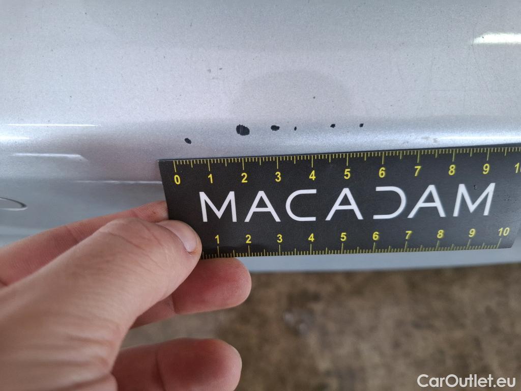  Mercedes  A-Klasse MERCEDES-BENZ Classe A Berline / 2018 / 4P / Berline A 200 d AMG Line 8G-DCT #37