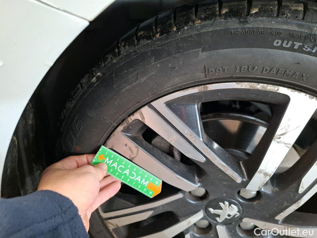  Peugeot  208  Allure Business 1.2 PureTech 100CV BVM6 E6d #11