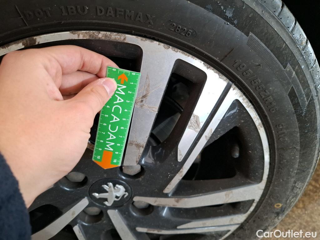  Peugeot  208  Allure Business 1.2 PureTech 100CV BVM6 E6d #10