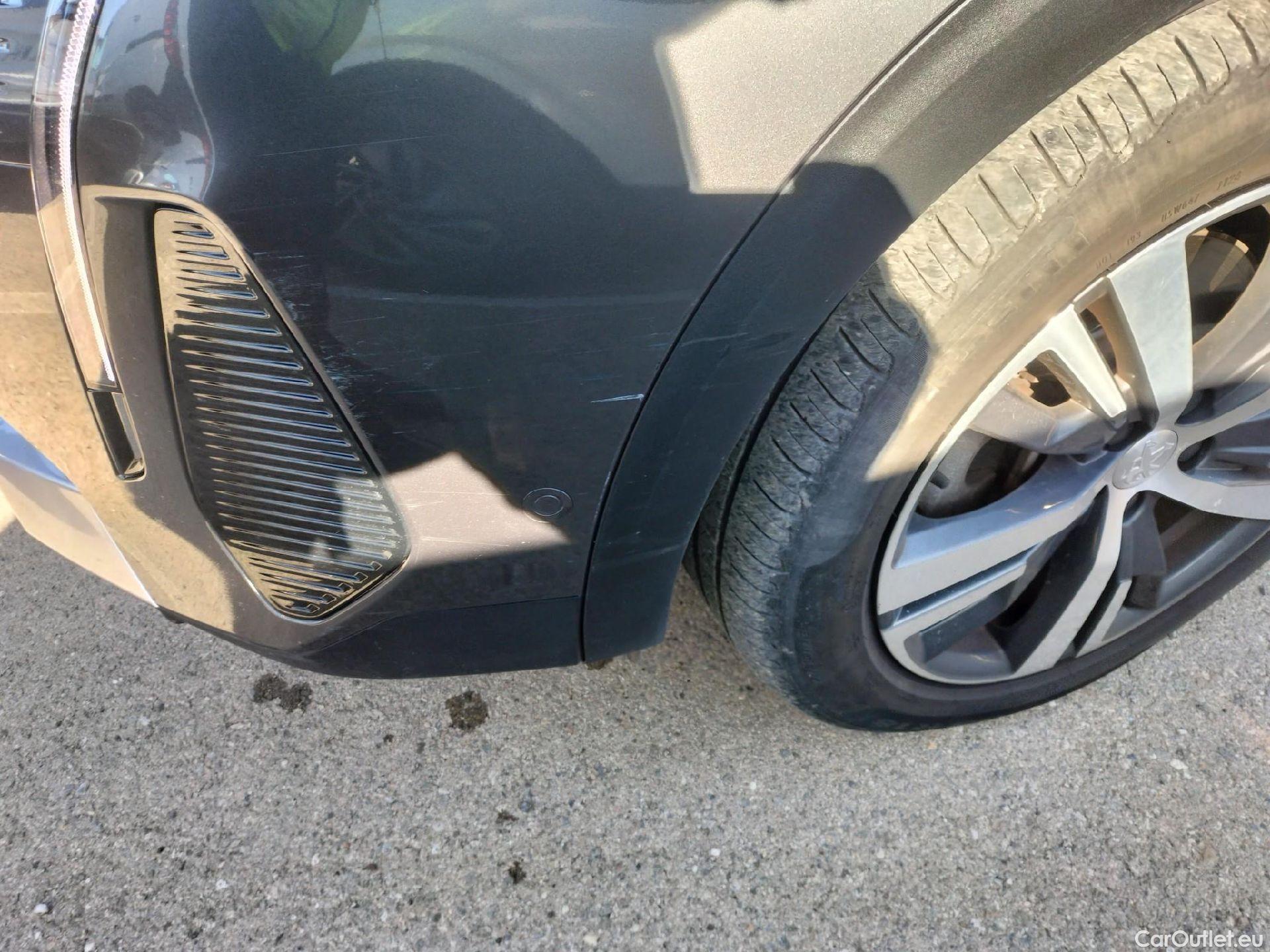  Peugeot  3008 PEUGEOT  Hybrid / 2020 / 5P / todoterreno 225 e-EAT8 Allure (AC2) #13