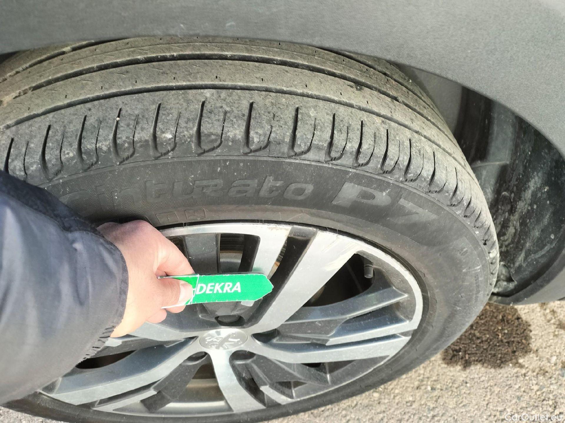  Peugeot  3008 PEUGEOT  Hybrid / 2020 / 5P / todoterreno 225 e-EAT8 Allure (AC2) #53