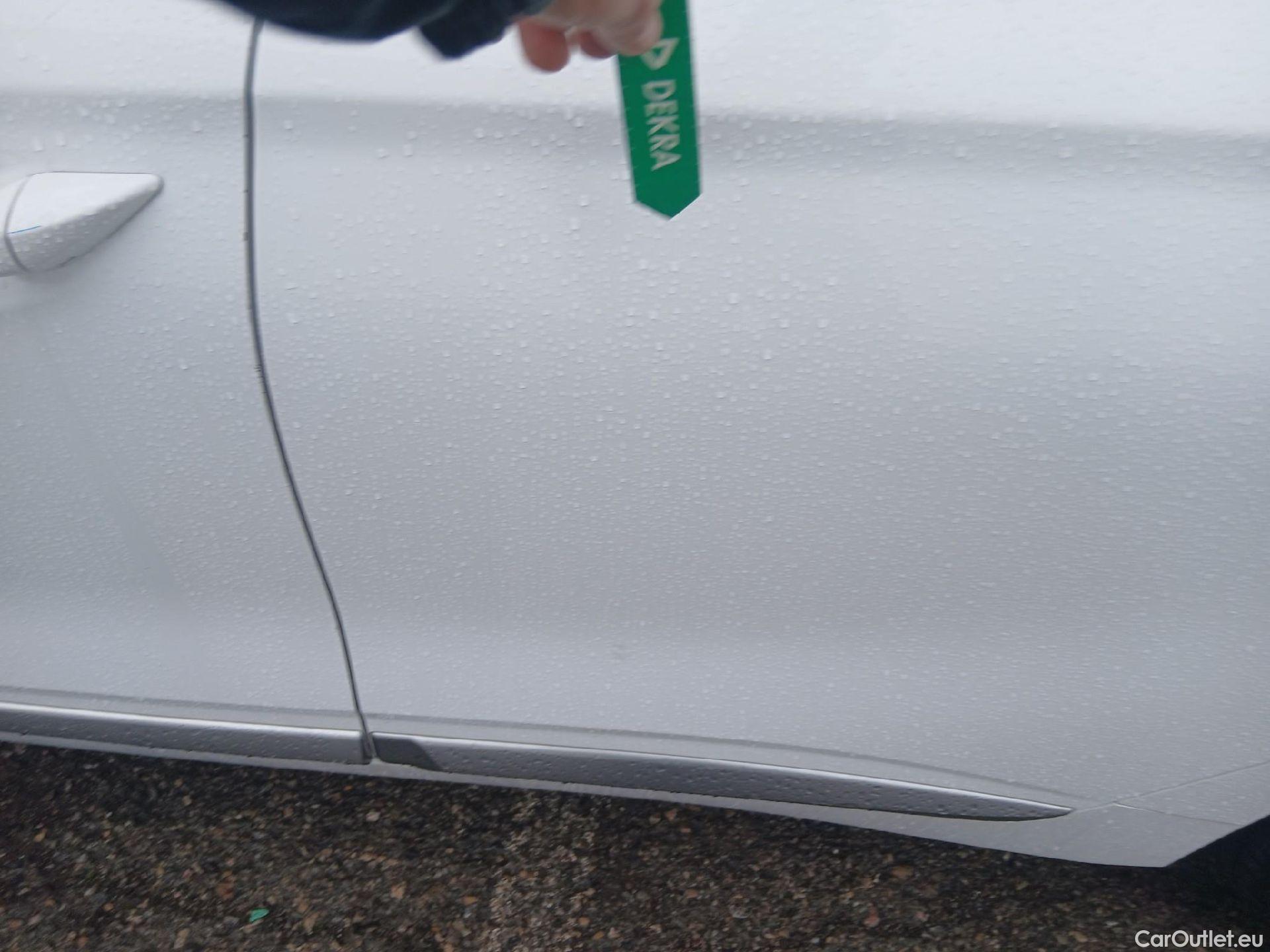  Hyundai   Ioniq HYUNDAI / 2019 / 5P / berlina con portón 1.6 GDI HEV Klass LE DCT #15