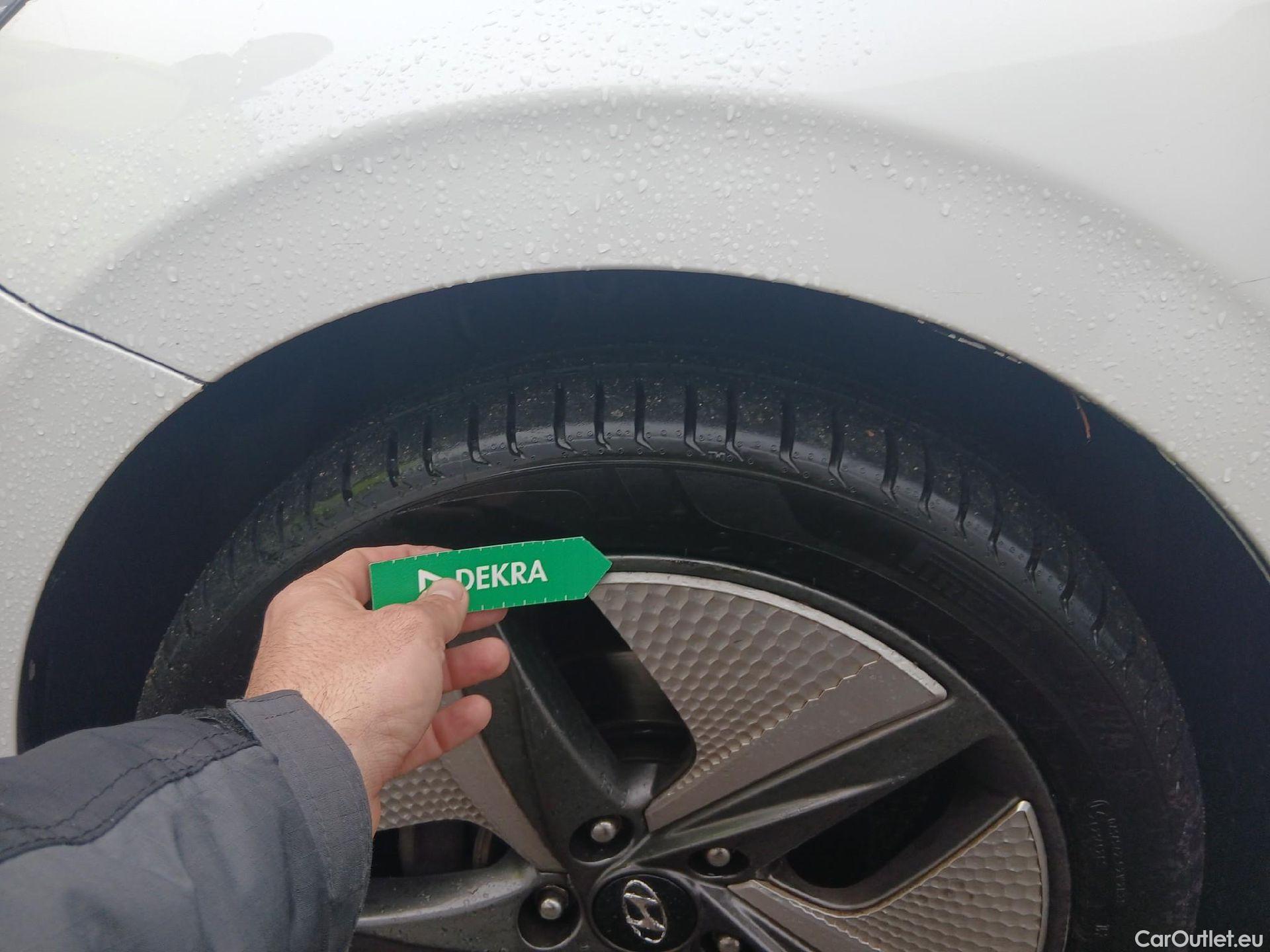  Hyundai   Ioniq HYUNDAI / 2019 / 5P / berlina con portón 1.6 GDI HEV Klass LE DCT #10