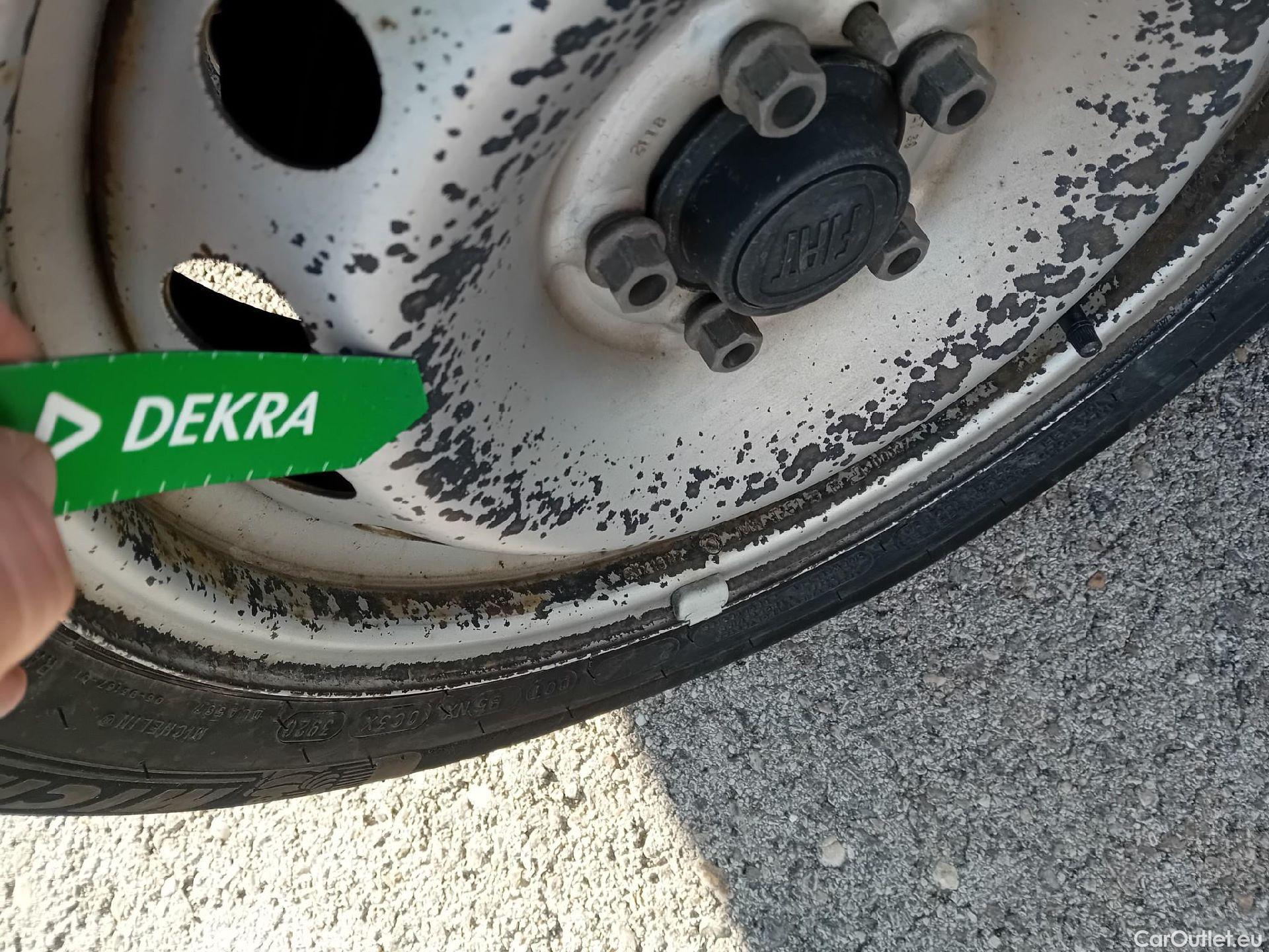  Fiat  Doblo FIAT Doblò Cargo/2015/3P/furgón derivado de turismo Cargo Base 1.3 Multijet 70kW (95CV) #26