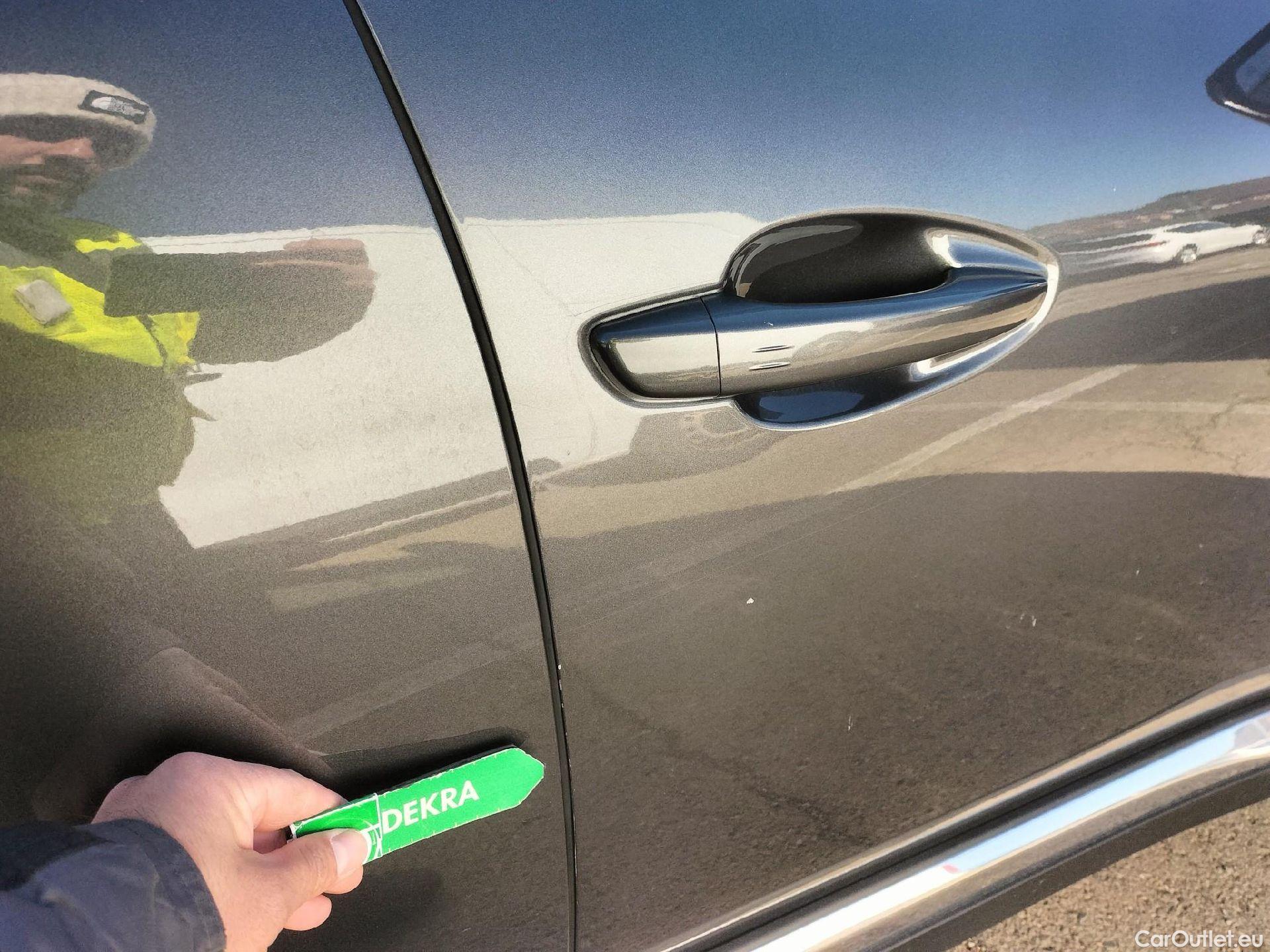  Peugeot  3008 PEUGEOT  Hybrid / 2020 / 5P / todoterreno 225 e-EAT8 Allure (AC2) #59