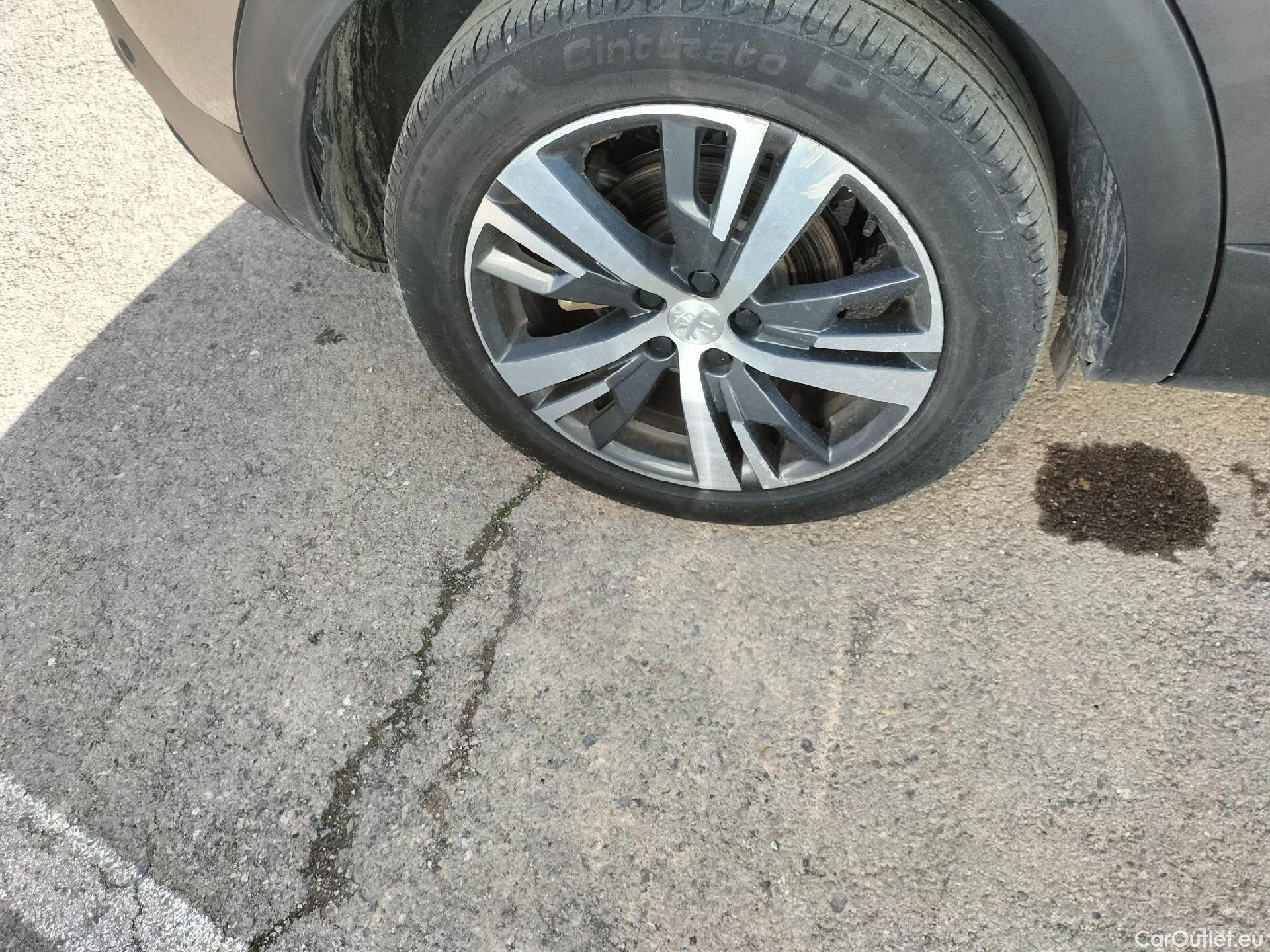  Peugeot  3008 PEUGEOT  Hybrid / 2020 / 5P / todoterreno 225 e-EAT8 Allure (AC2) #1