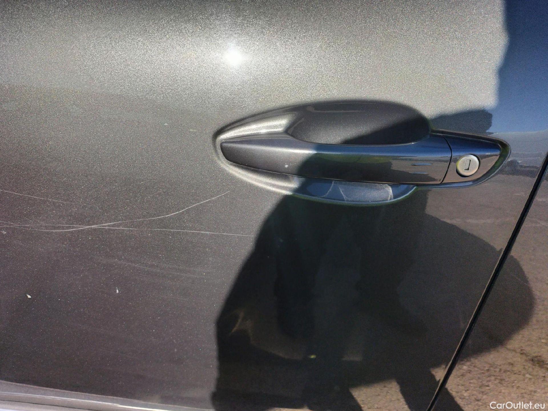  Peugeot  3008 PEUGEOT  Hybrid / 2020 / 5P / todoterreno 225 e-EAT8 Allure (AC2) #26