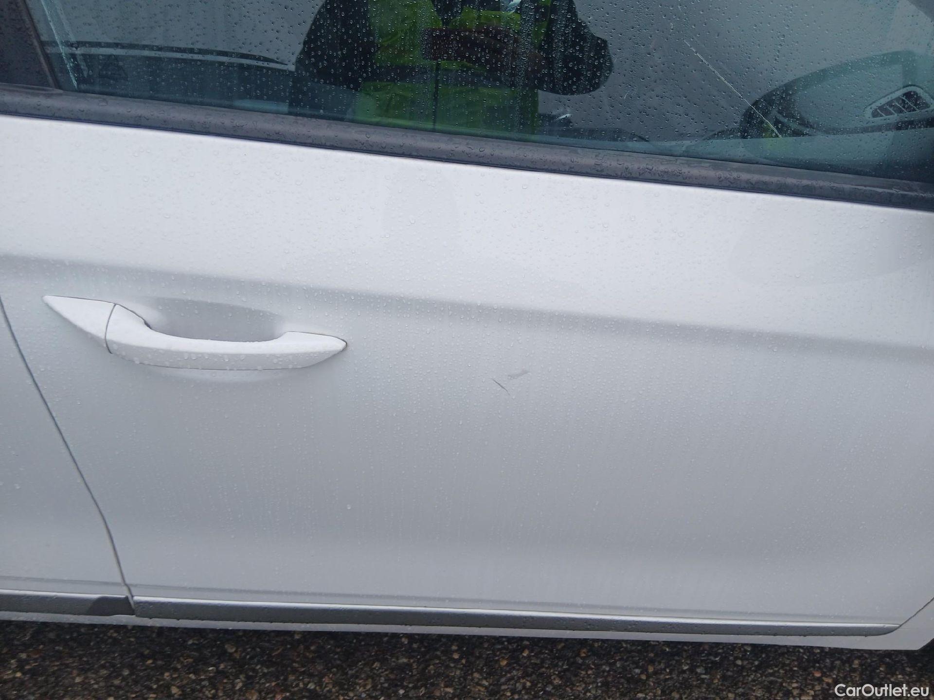  Hyundai   Ioniq HYUNDAI / 2019 / 5P / berlina con portón 1.6 GDI HEV Klass LE DCT #29