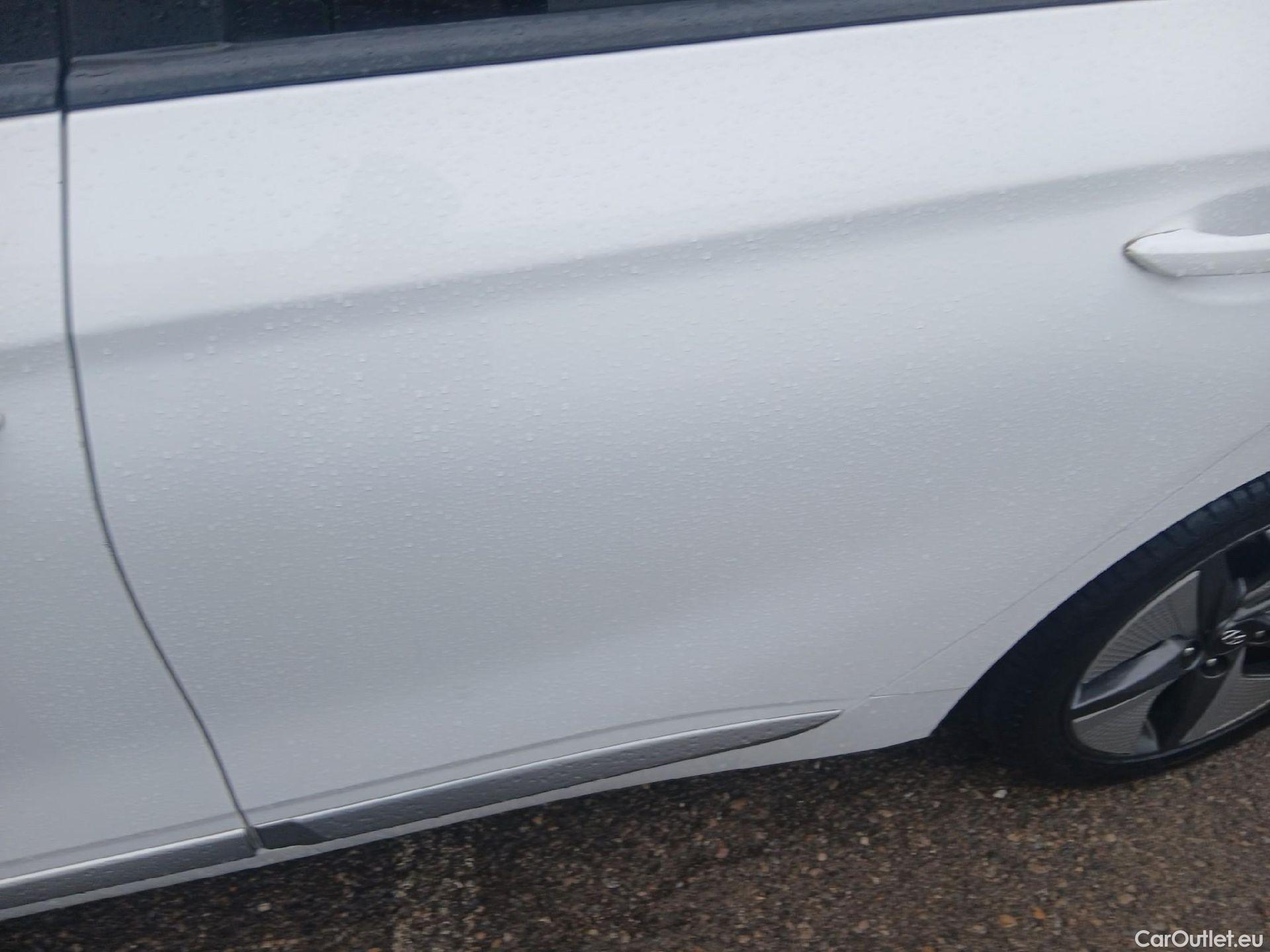  Hyundai   Ioniq HYUNDAI / 2019 / 5P / berlina con portón 1.6 GDI HEV Klass LE DCT #16