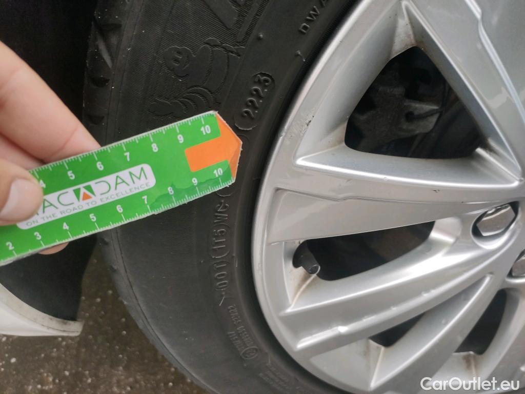  Peugeot  308 PEUGEOT  / 2017 / 5P / familiar W Style BlueHDi 100 S&S 6 Vel. MAN #18