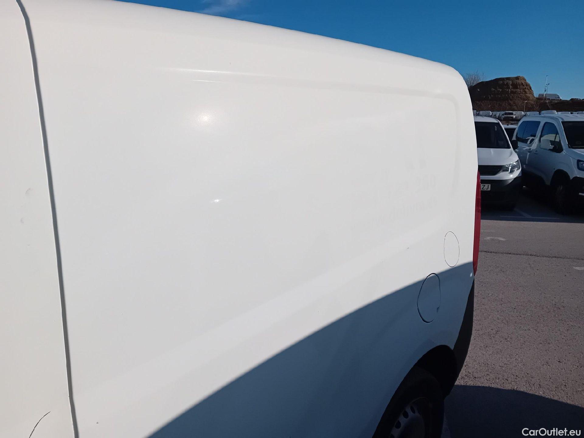  Fiat  Doblo FIAT Doblò Cargo/2015/3P/furgón derivado de turismo Cargo Base 1.3 Multijet 70kW (95CV) #12