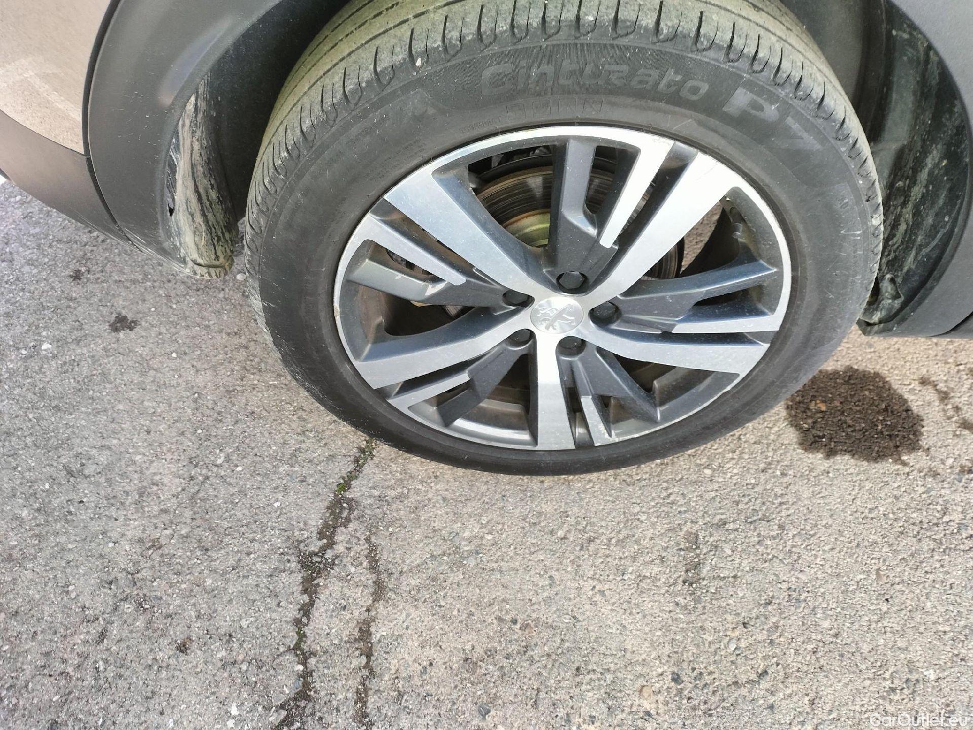  Peugeot  3008 PEUGEOT  Hybrid / 2020 / 5P / todoterreno 225 e-EAT8 Allure (AC2) #54