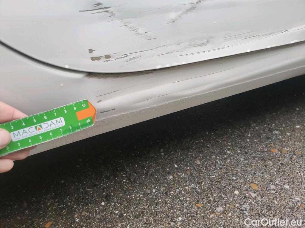  Peugeot  308 PEUGEOT  / 2017 / 5P / familiar W Style BlueHDi 100 S&S 6 Vel. MAN #4