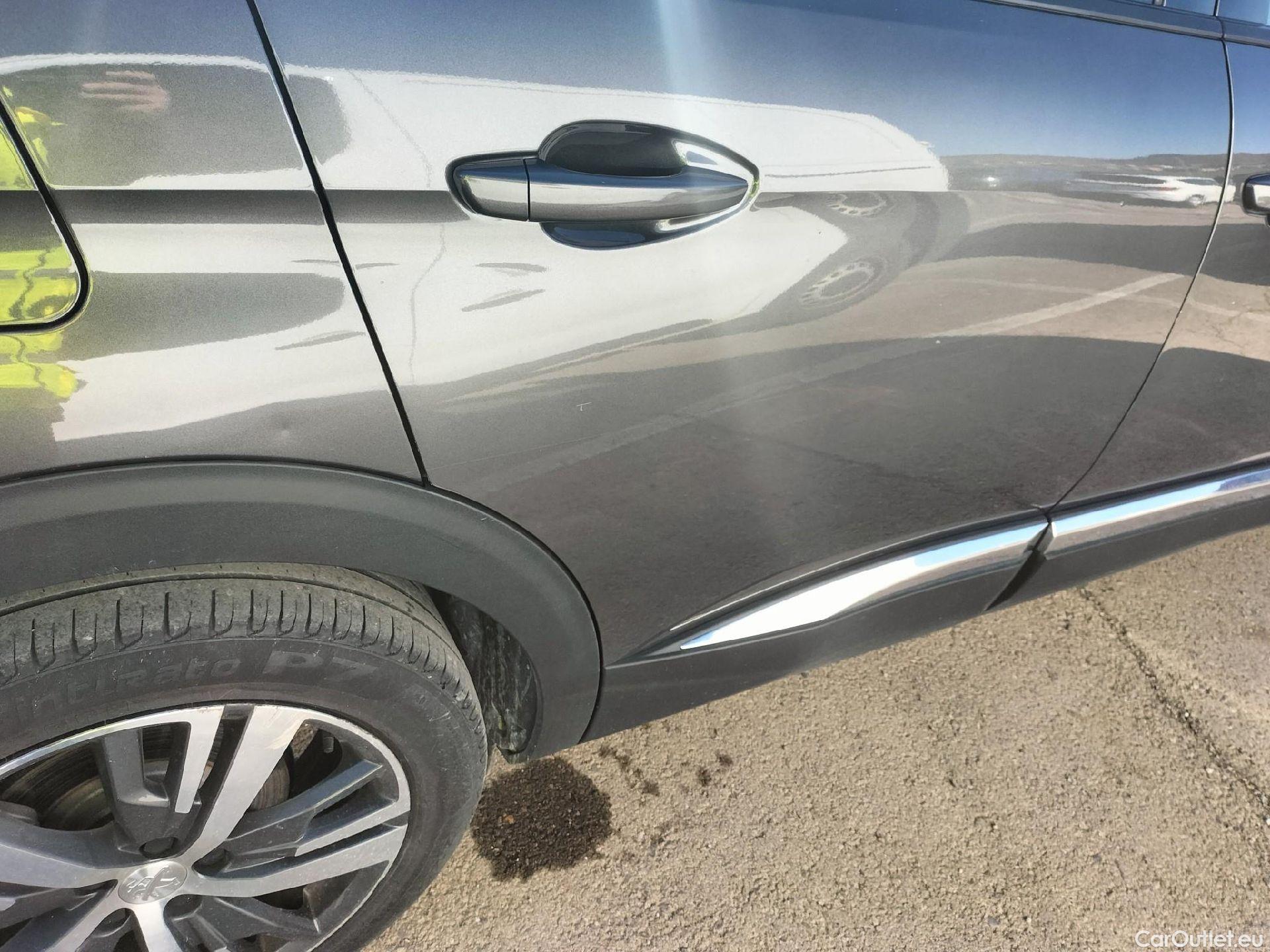  Peugeot  3008 PEUGEOT  Hybrid / 2020 / 5P / todoterreno 225 e-EAT8 Allure (AC2) #58