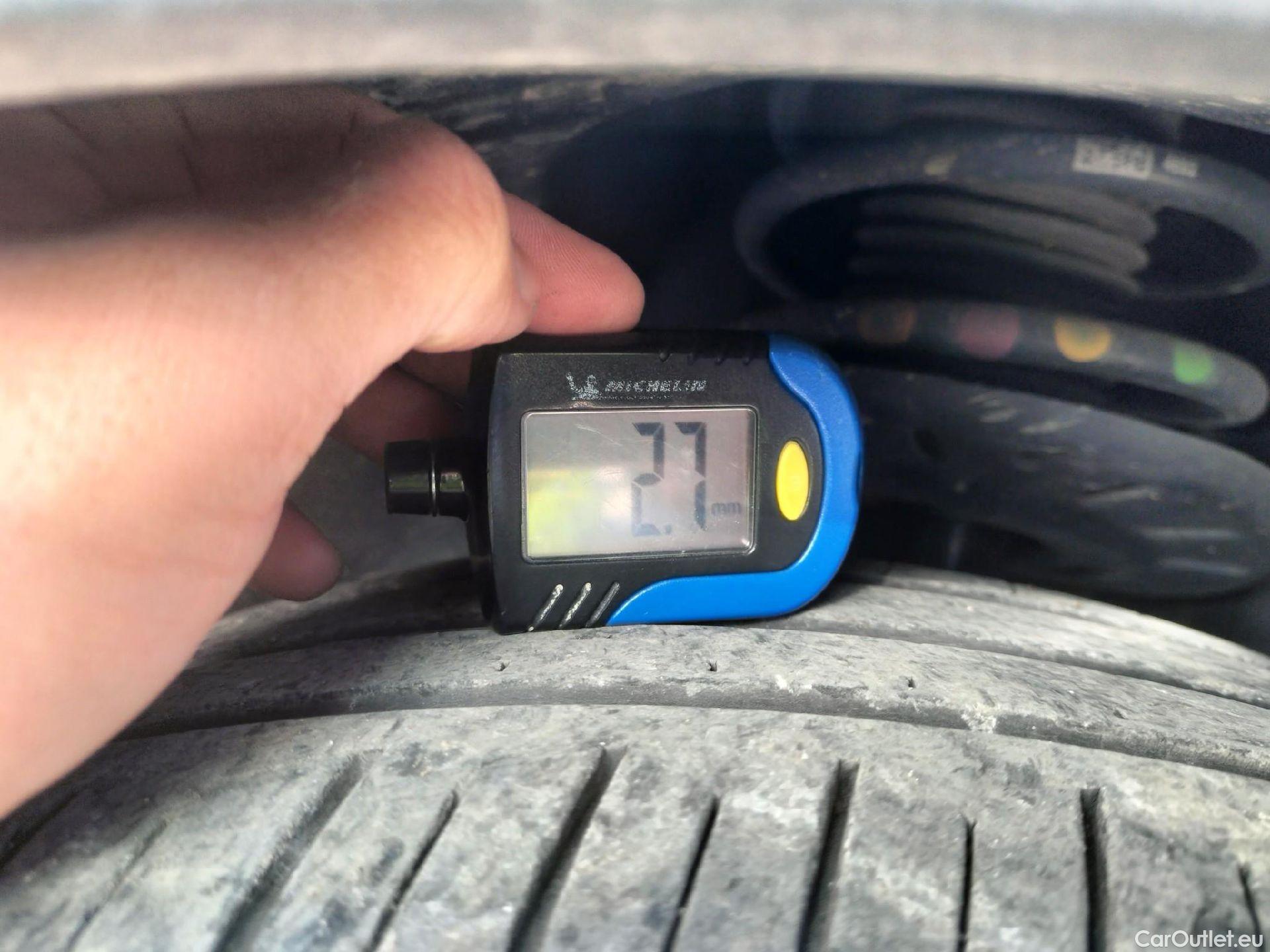  Peugeot  3008 PEUGEOT  Hybrid / 2020 / 5P / todoterreno 225 e-EAT8 Allure (AC2) #4