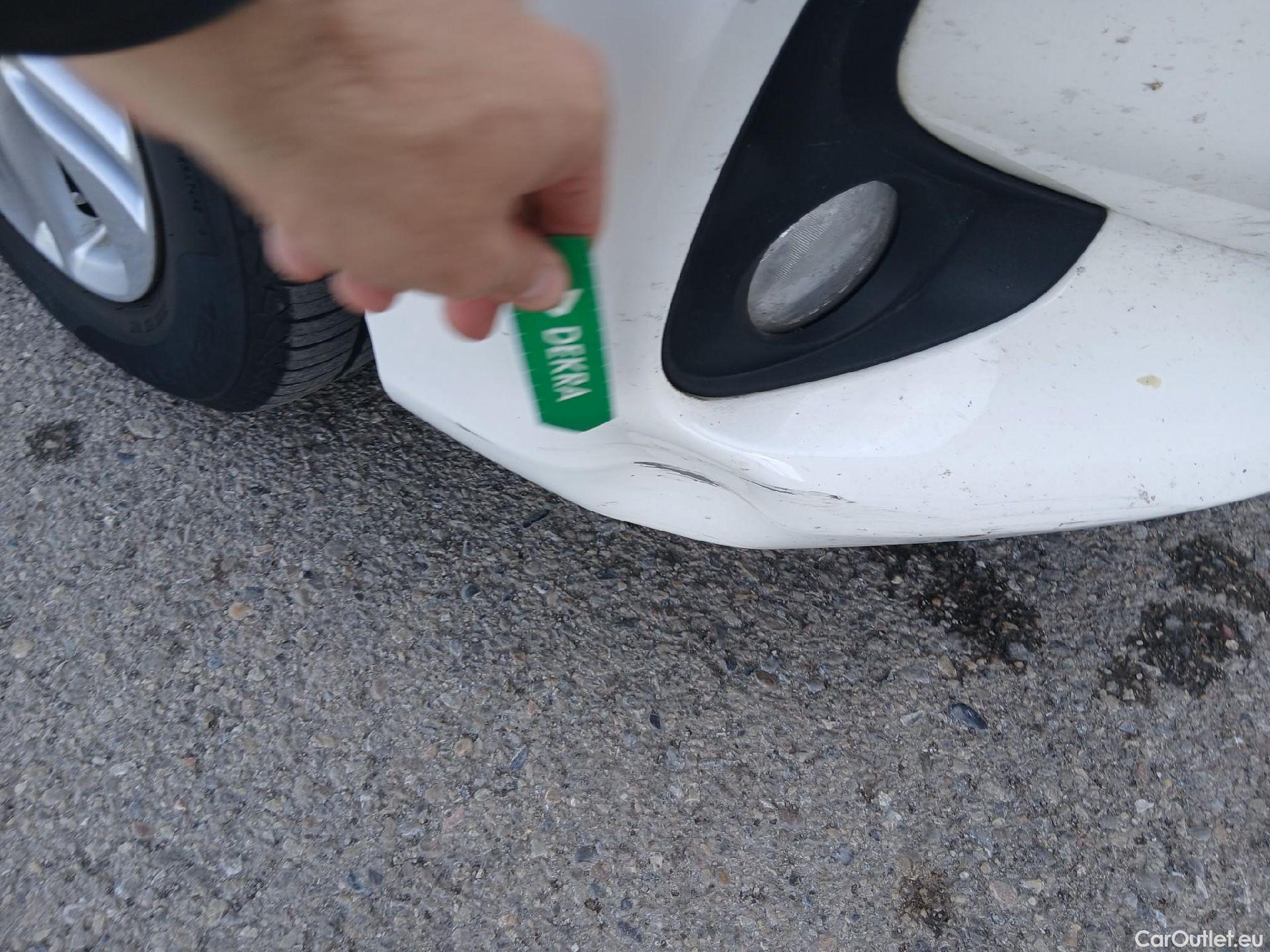  Toyota  Yaris TOYOTA  / 2020 / 5P / berlina con portón 1.5 120H Business Plus #1