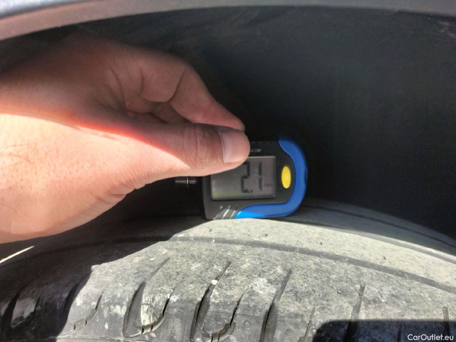  Peugeot  3008 PEUGEOT  Hybrid / 2020 / 5P / todoterreno 225 e-EAT8 Allure (AC2) #7