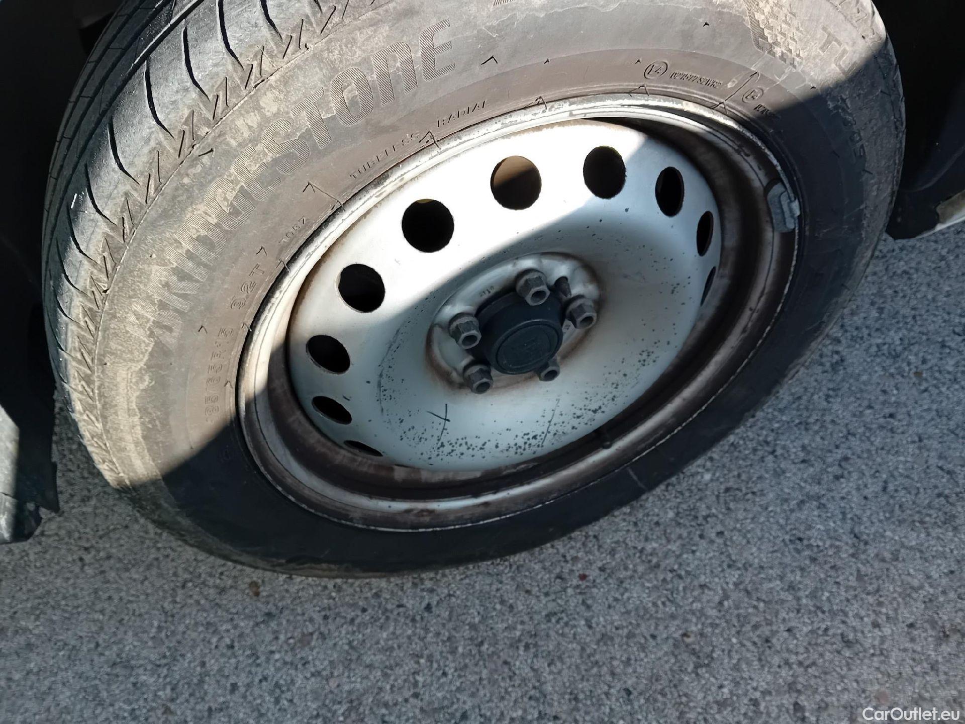  Fiat  Doblo FIAT Doblò Cargo/2015/3P/furgón derivado de turismo Cargo Base 1.3 Multijet 70kW (95CV) #8