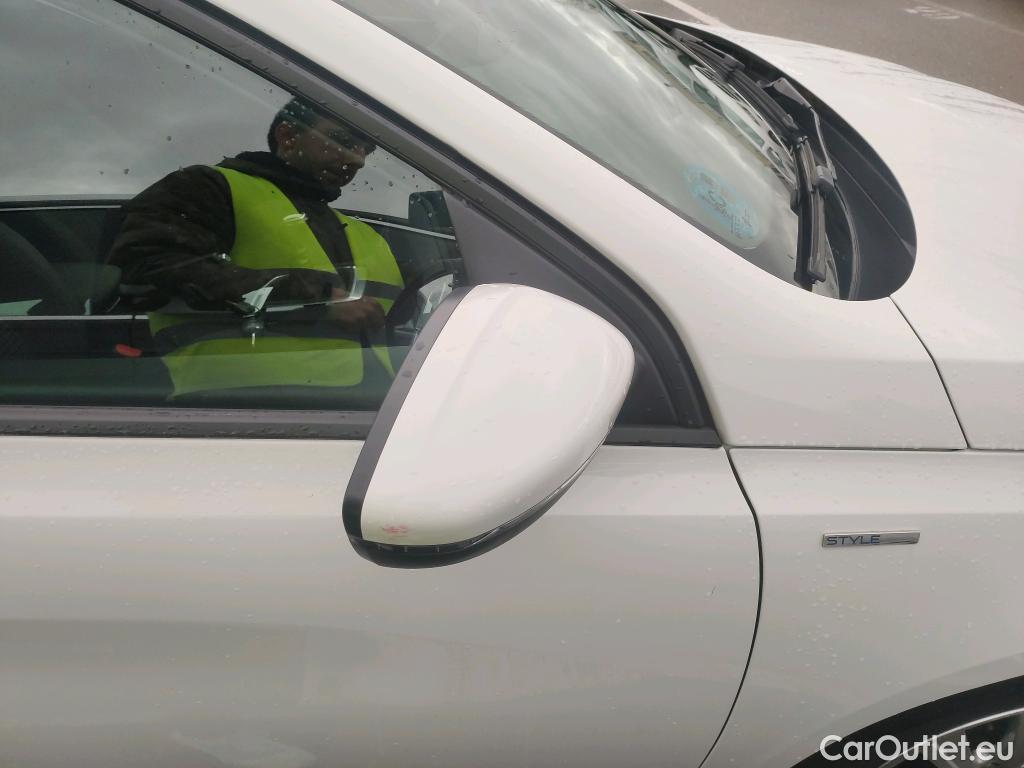  Peugeot  308 PEUGEOT  / 2017 / 5P / familiar W Style BlueHDi 100 S&S 6 Vel. MAN #33