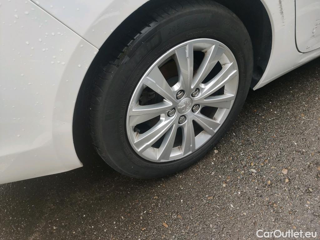  Peugeot  308 PEUGEOT  / 2017 / 5P / familiar W Style BlueHDi 100 S&S 6 Vel. MAN #17