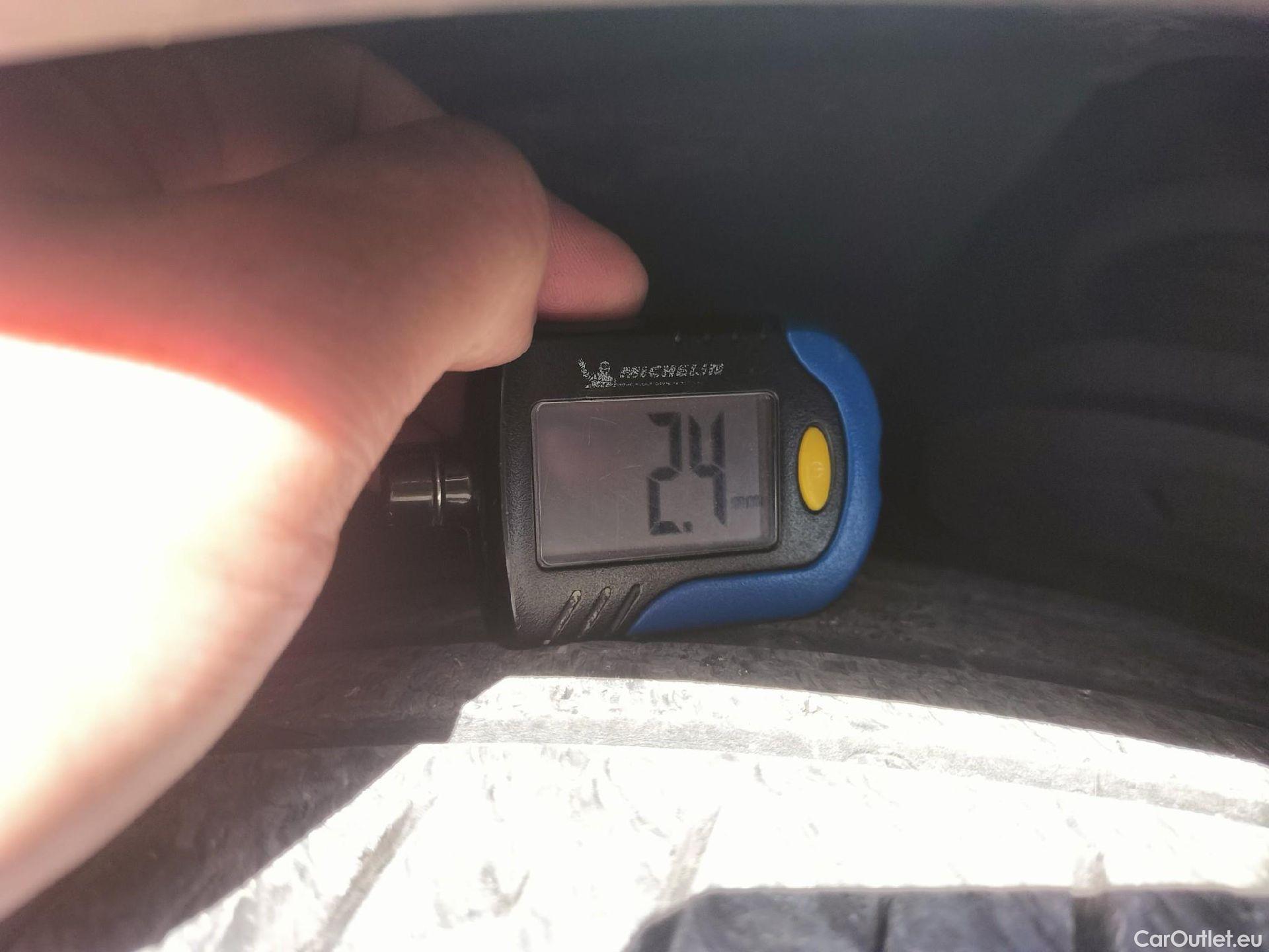  Peugeot  3008 PEUGEOT  Hybrid / 2020 / 5P / todoterreno 225 e-EAT8 Allure (AC2) #5