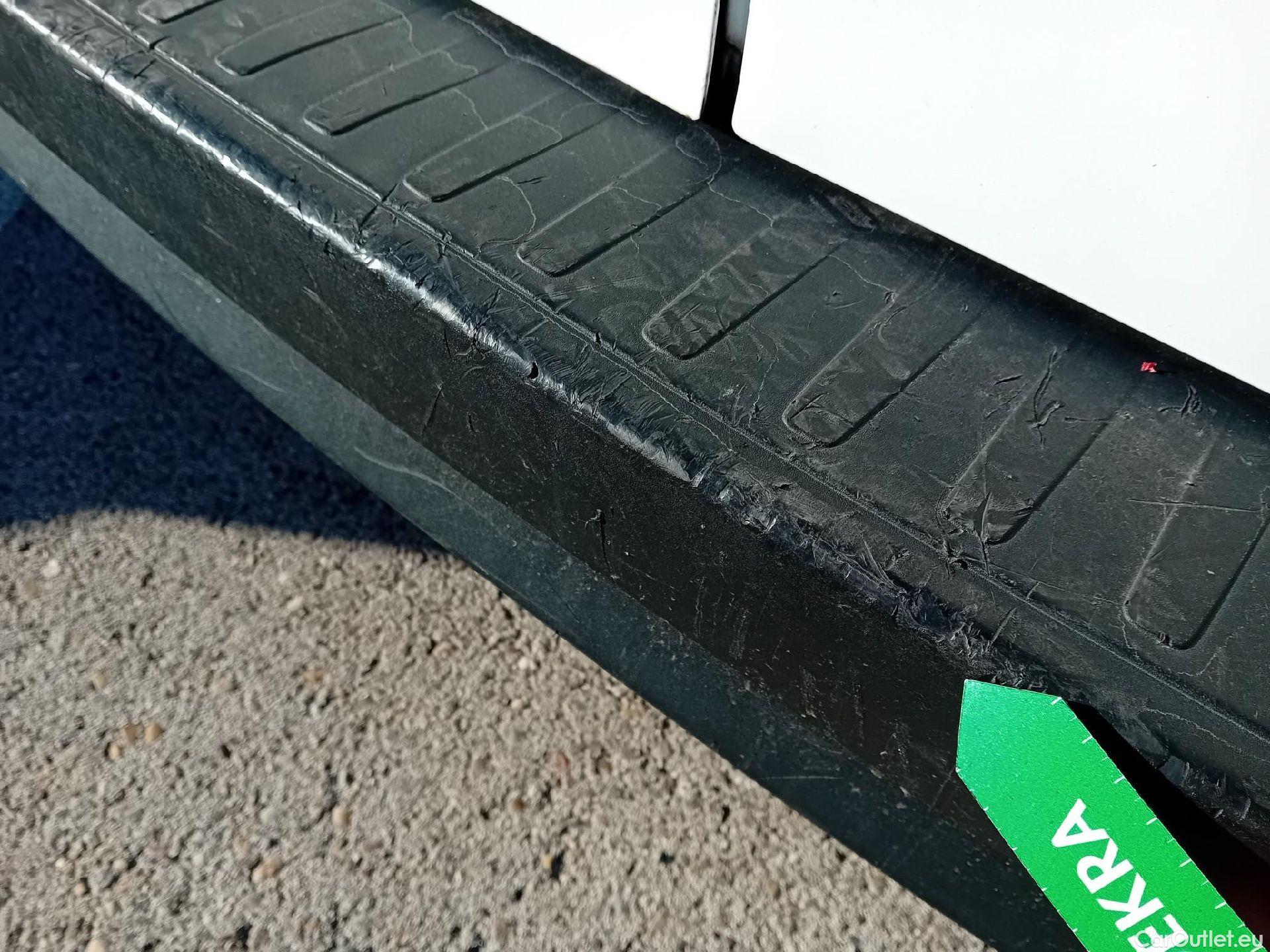  Fiat  Doblo FIAT Doblò Cargo/2015/3P/furgón derivado de turismo Cargo Base 1.3 Multijet 70kW (95CV) #17