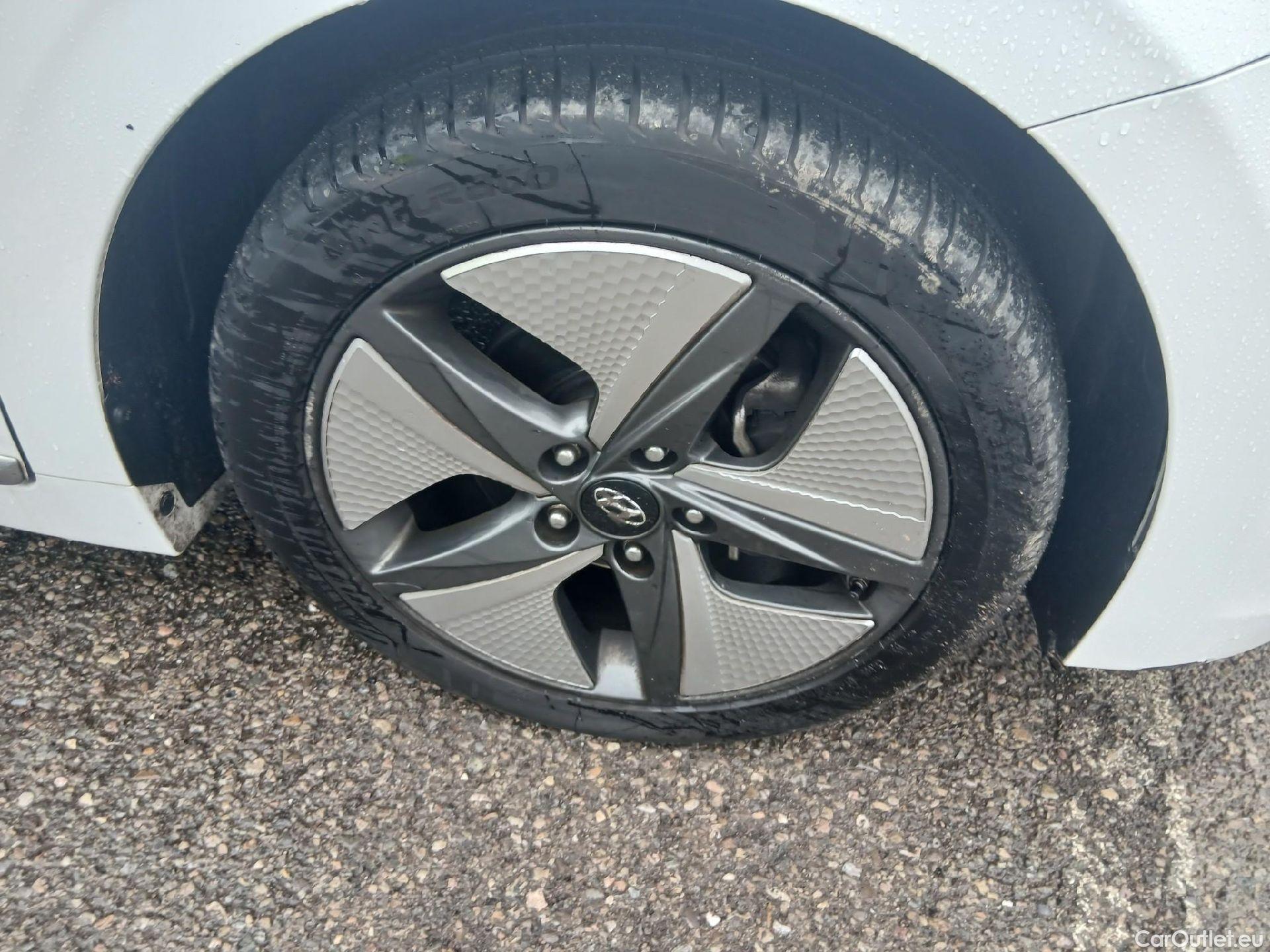  Hyundai   Ioniq HYUNDAI / 2019 / 5P / berlina con portón 1.6 GDI HEV Klass LE DCT #34