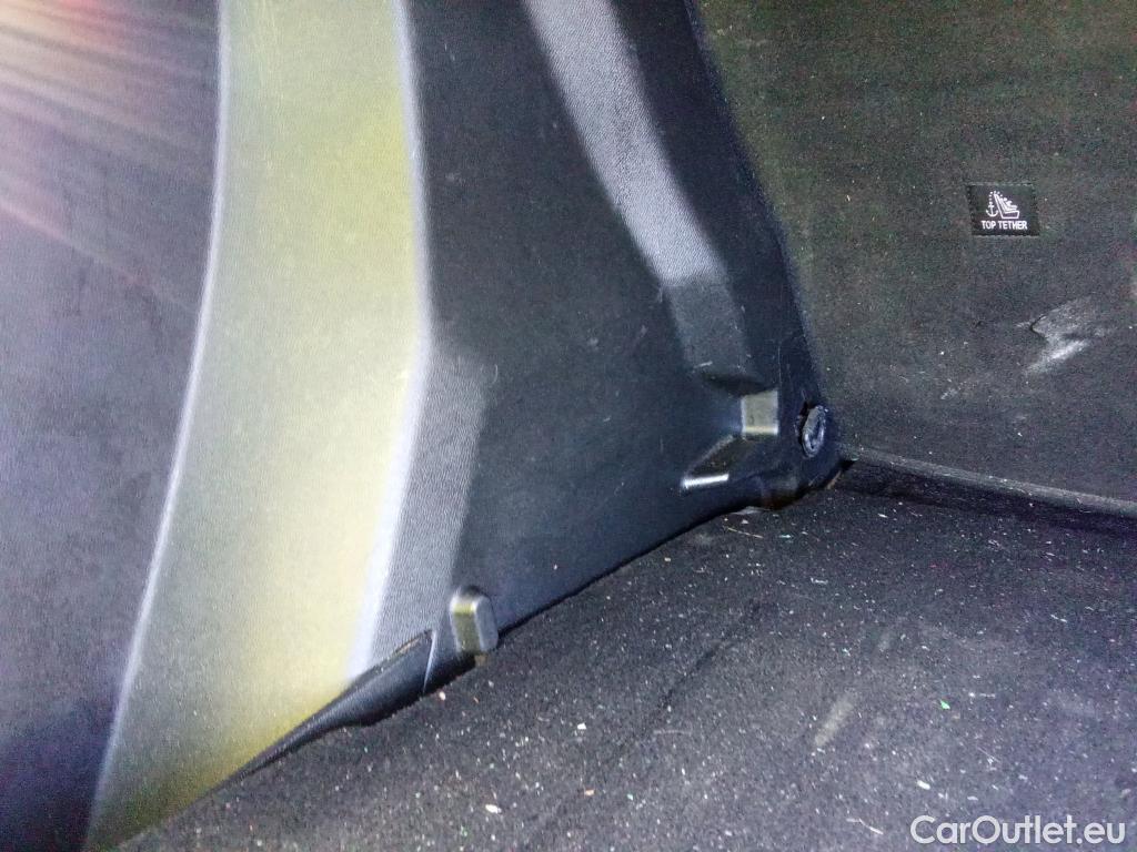  Peugeot  2008 PEUGEOT  / 2019 / 5P / todoterreno Allure Pack BlueHDI 81kW (110CV) (AC) #21