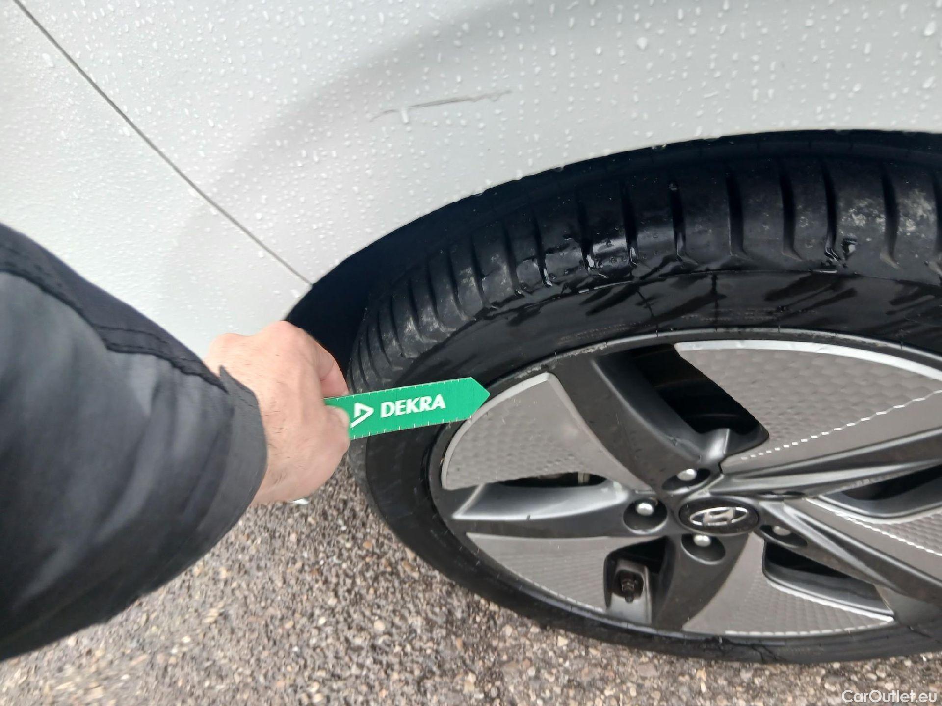  Hyundai   Ioniq HYUNDAI / 2019 / 5P / berlina con portón 1.6 GDI HEV Klass LE DCT #26