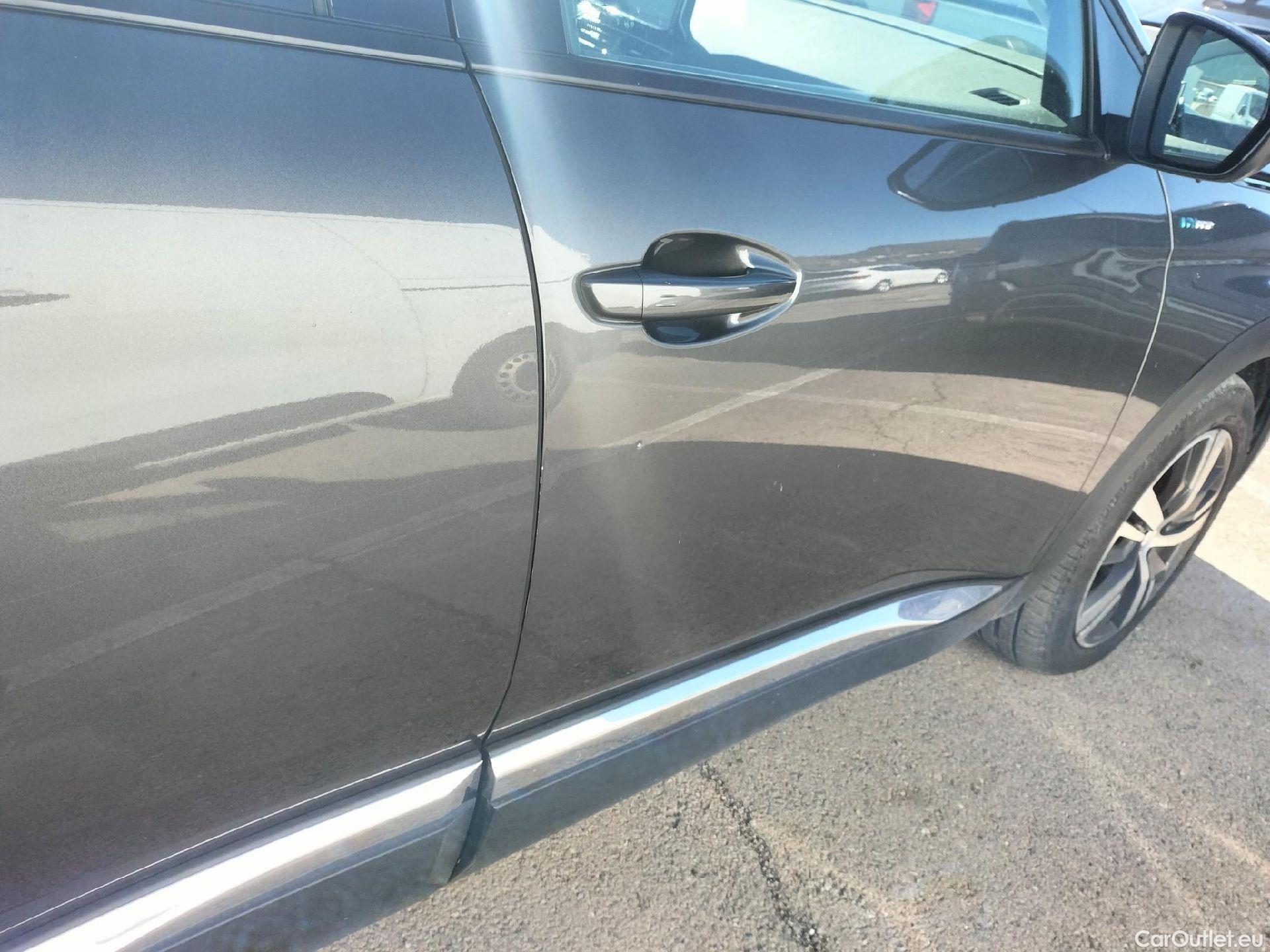  Peugeot  3008 PEUGEOT  Hybrid / 2020 / 5P / todoterreno 225 e-EAT8 Allure (AC2) #60