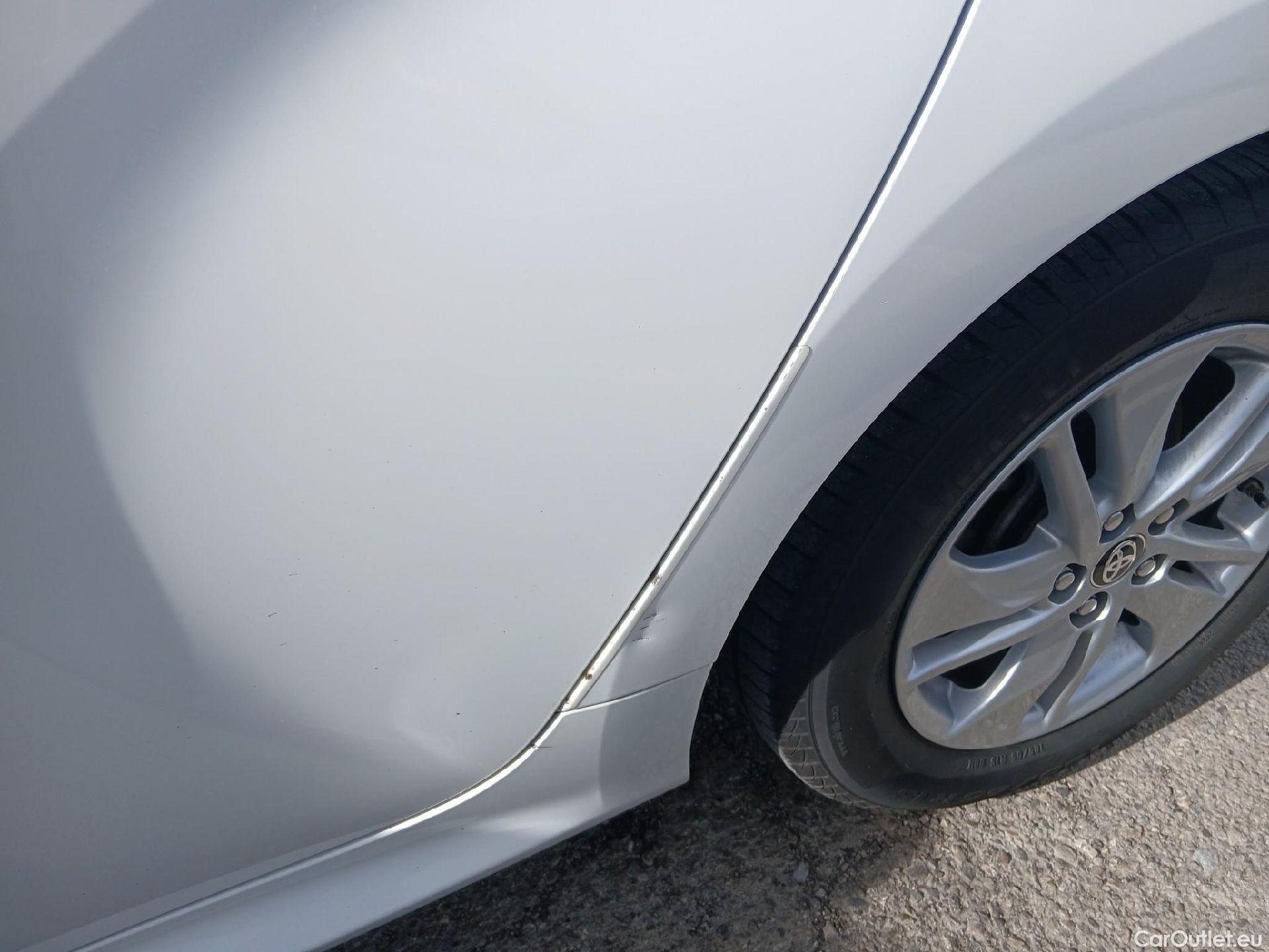  Toyota  Yaris TOYOTA  / 2020 / 5P / berlina con portón 1.5 120H Business Plus #5