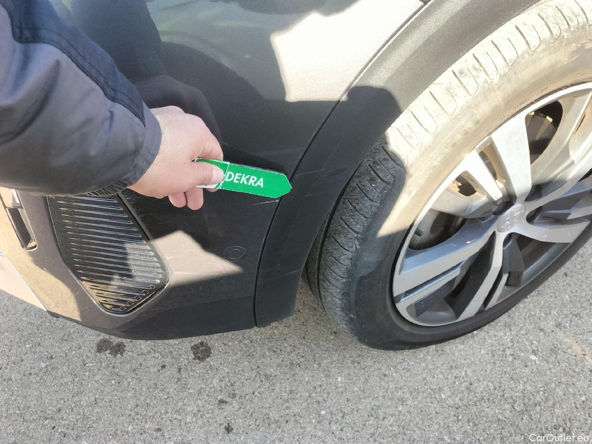  Peugeot  3008 PEUGEOT  Hybrid / 2020 / 5P / todoterreno 225 e-EAT8 Allure (AC2) #14