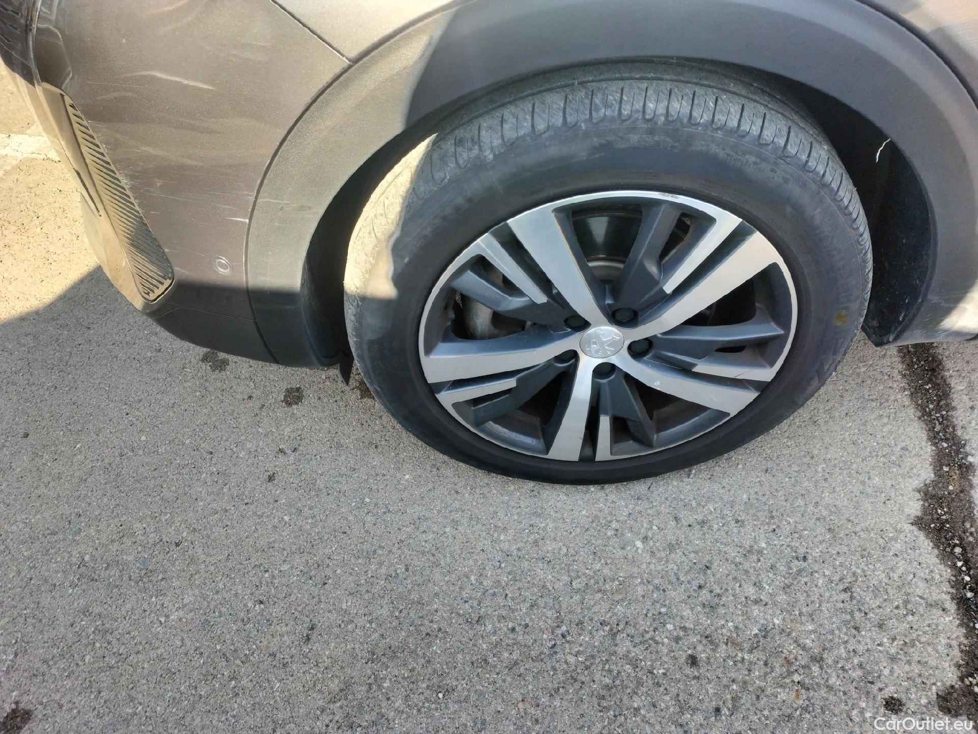  Peugeot  3008 PEUGEOT  Hybrid / 2020 / 5P / todoterreno 225 e-EAT8 Allure (AC2) #22