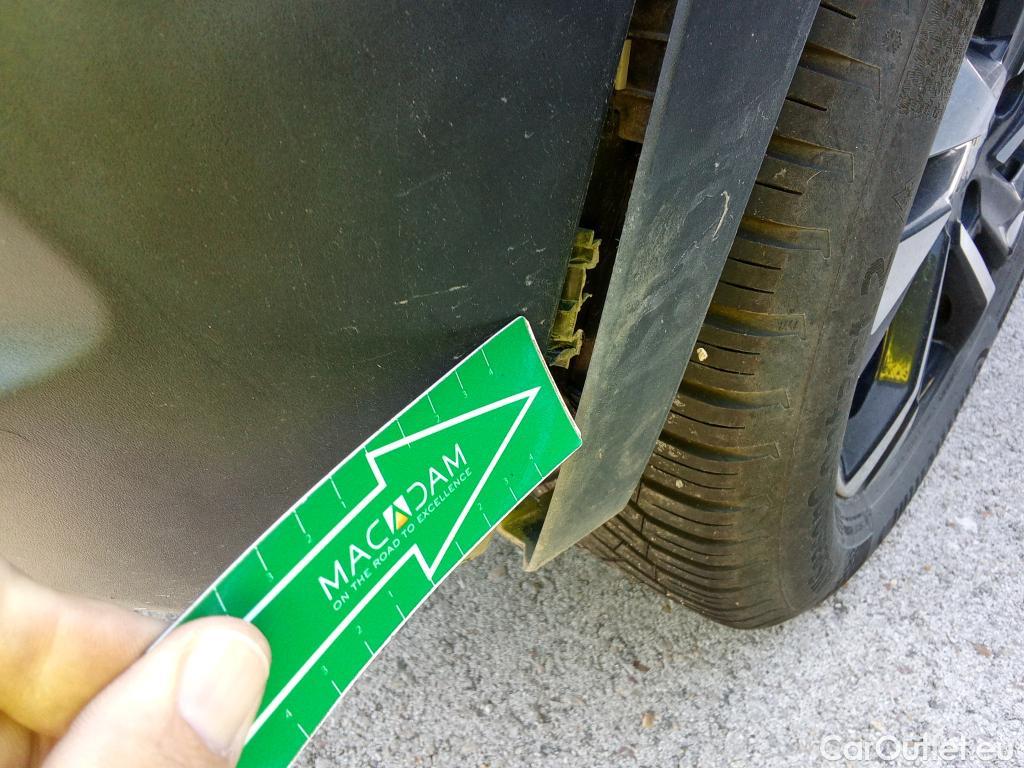  Peugeot  2008 PEUGEOT  / 2019 / 5P / todoterreno Allure Pack BlueHDI 81kW (110CV) (AC) #34