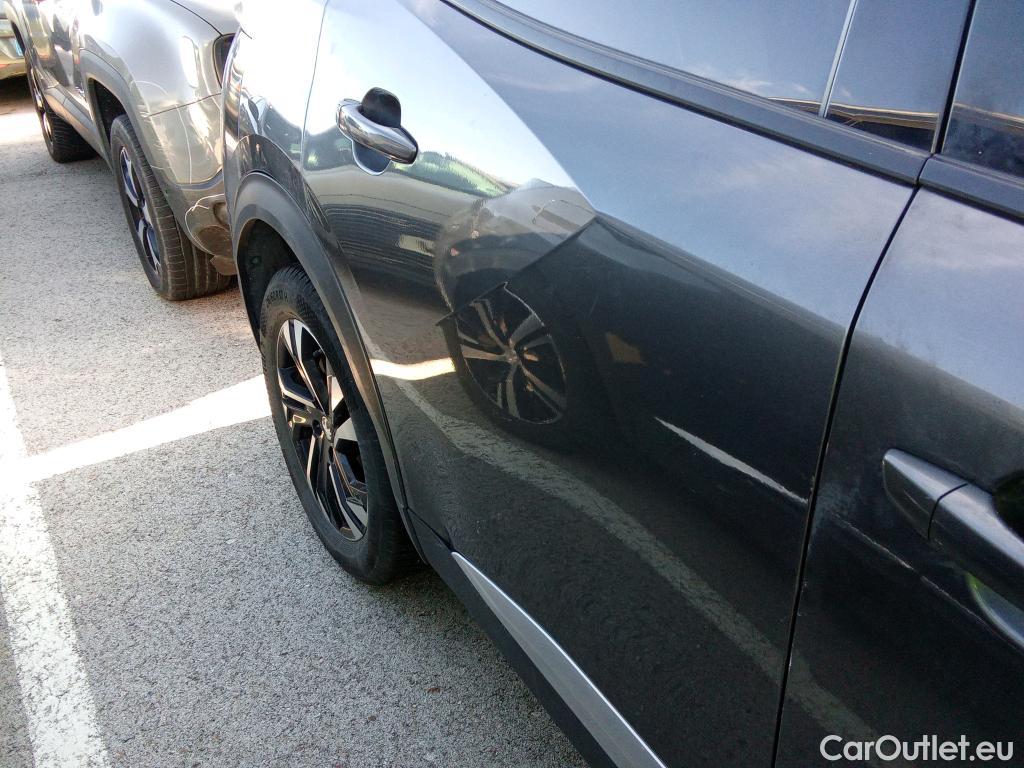  Peugeot  2008 PEUGEOT  / 2019 / 5P / todoterreno Allure Pack BlueHDI 81kW (110CV) (AC) #12