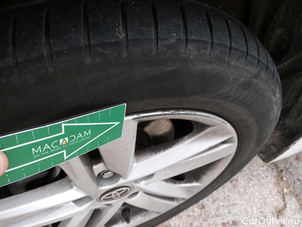  Toyota  Corolla TOYOTA  1.8 125H ACTIVE TECH E-CVT #18