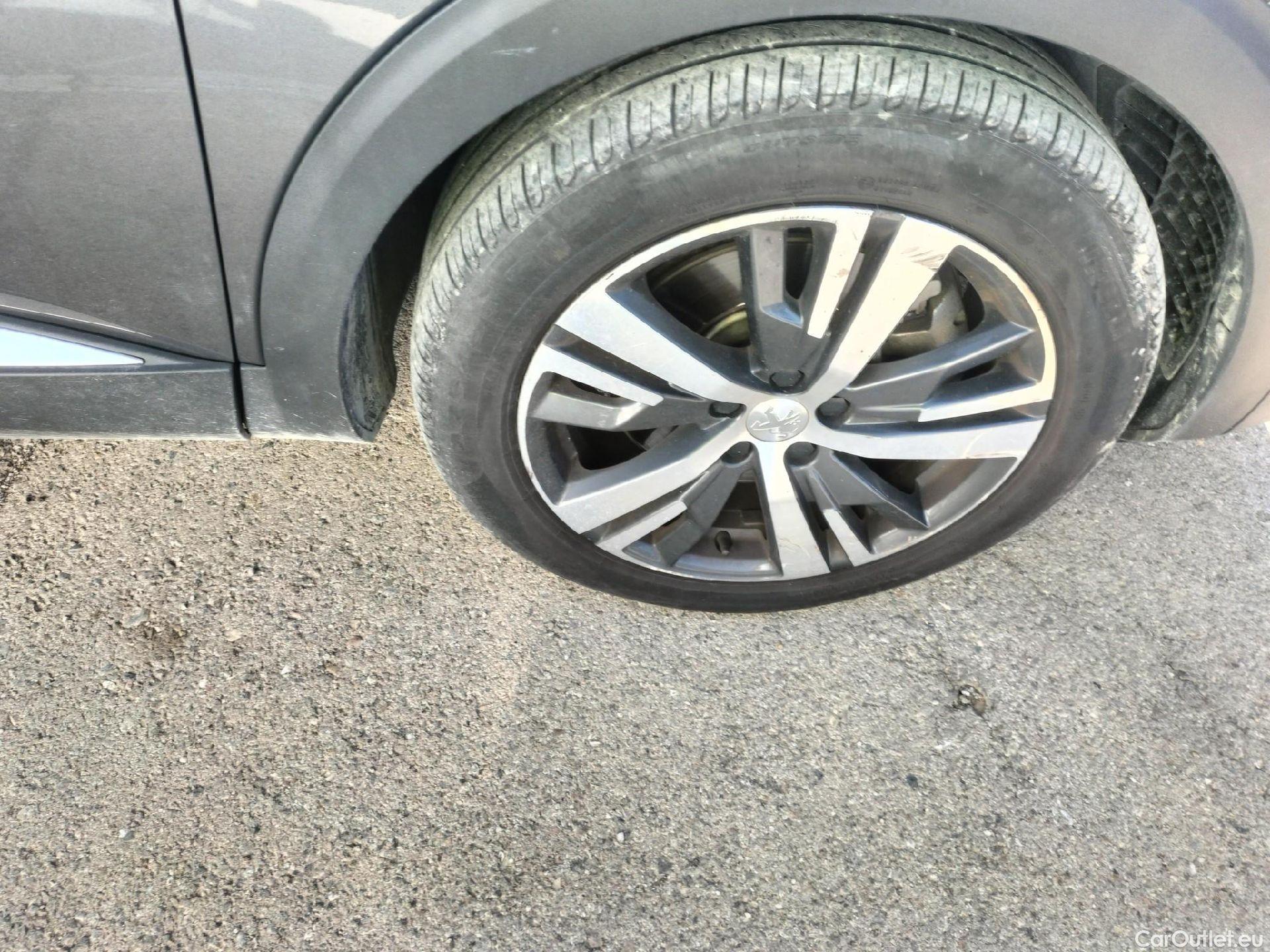  Peugeot  3008 PEUGEOT  Hybrid / 2020 / 5P / todoterreno 225 e-EAT8 Allure (AC2) #63