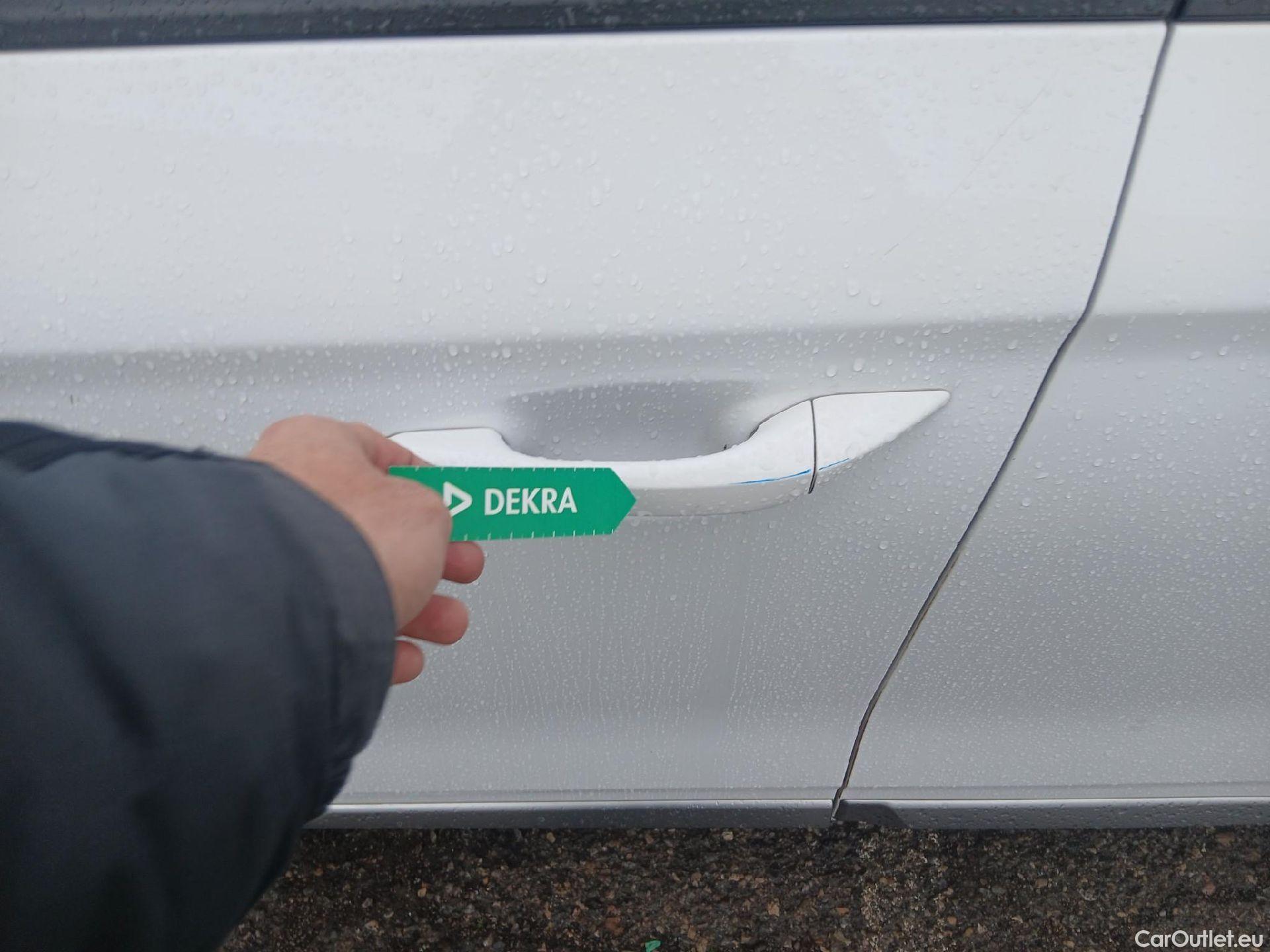  Hyundai   Ioniq HYUNDAI / 2019 / 5P / berlina con portón 1.6 GDI HEV Klass LE DCT #13